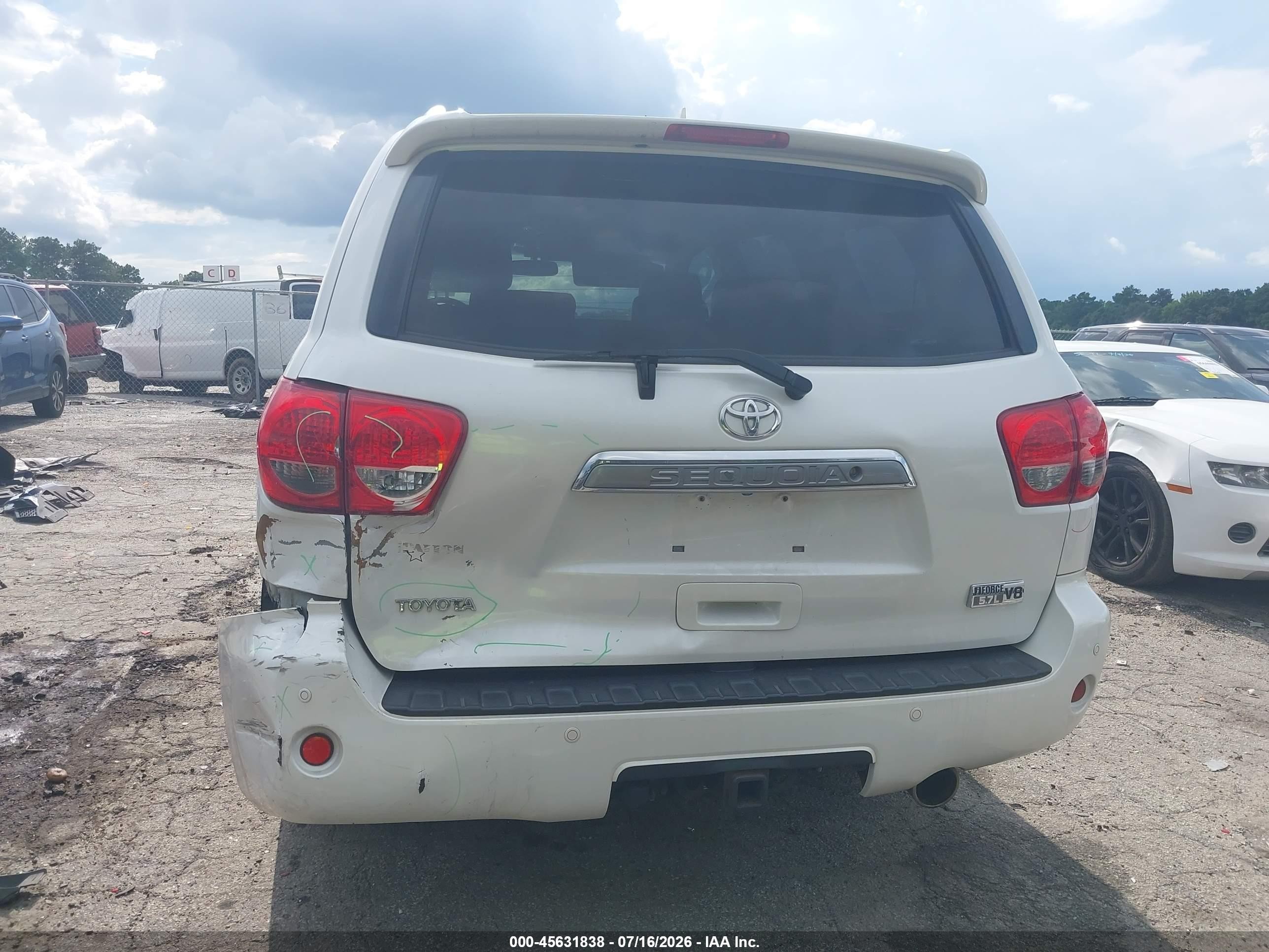 2010 Toyota Sequoia Platinum 5.7l V8 Белый vin: 5TDYY5G19AS026702