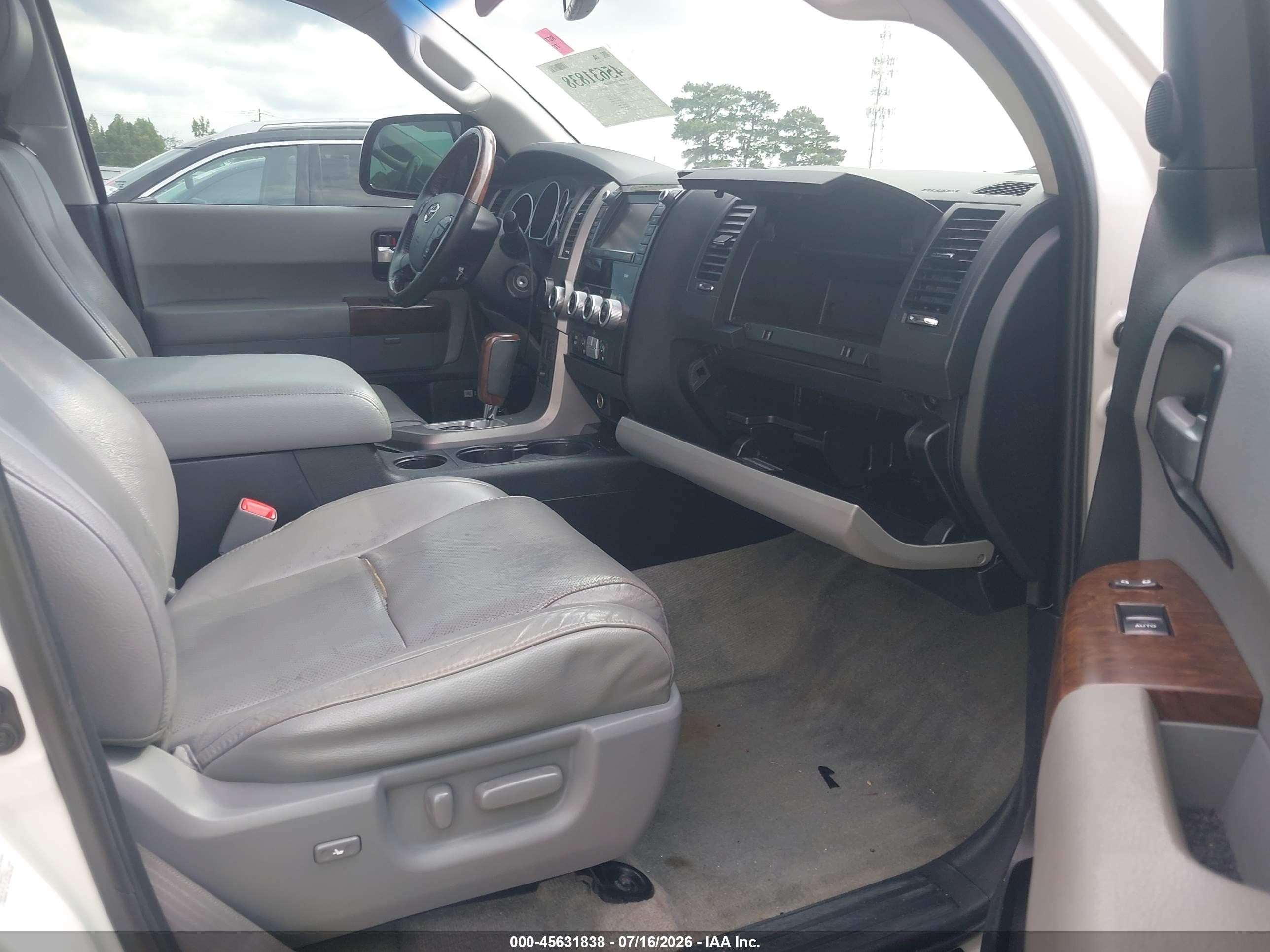 2010 Toyota Sequoia Platinum 5.7l V8 Белый vin: 5TDYY5G19AS026702