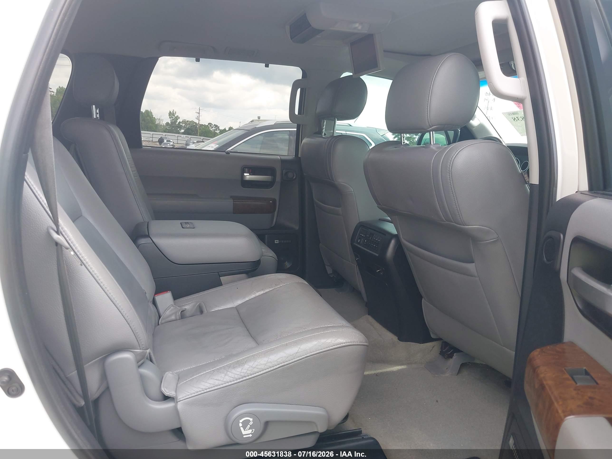 2010 Toyota Sequoia Platinum 5.7l V8 Белый vin: 5TDYY5G19AS026702