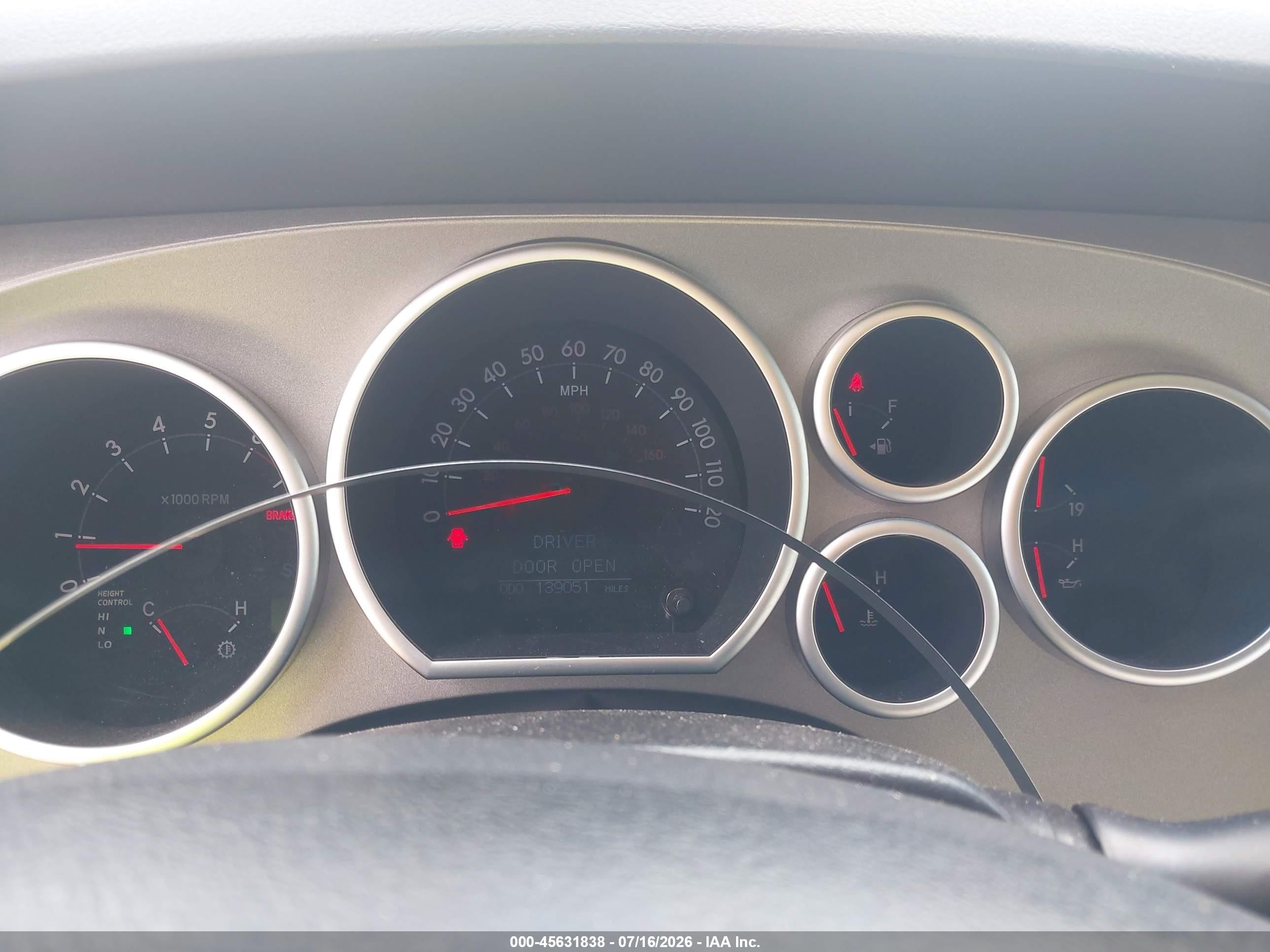 2010 Toyota Sequoia Platinum 5.7l V8 Белый vin: 5TDYY5G19AS026702