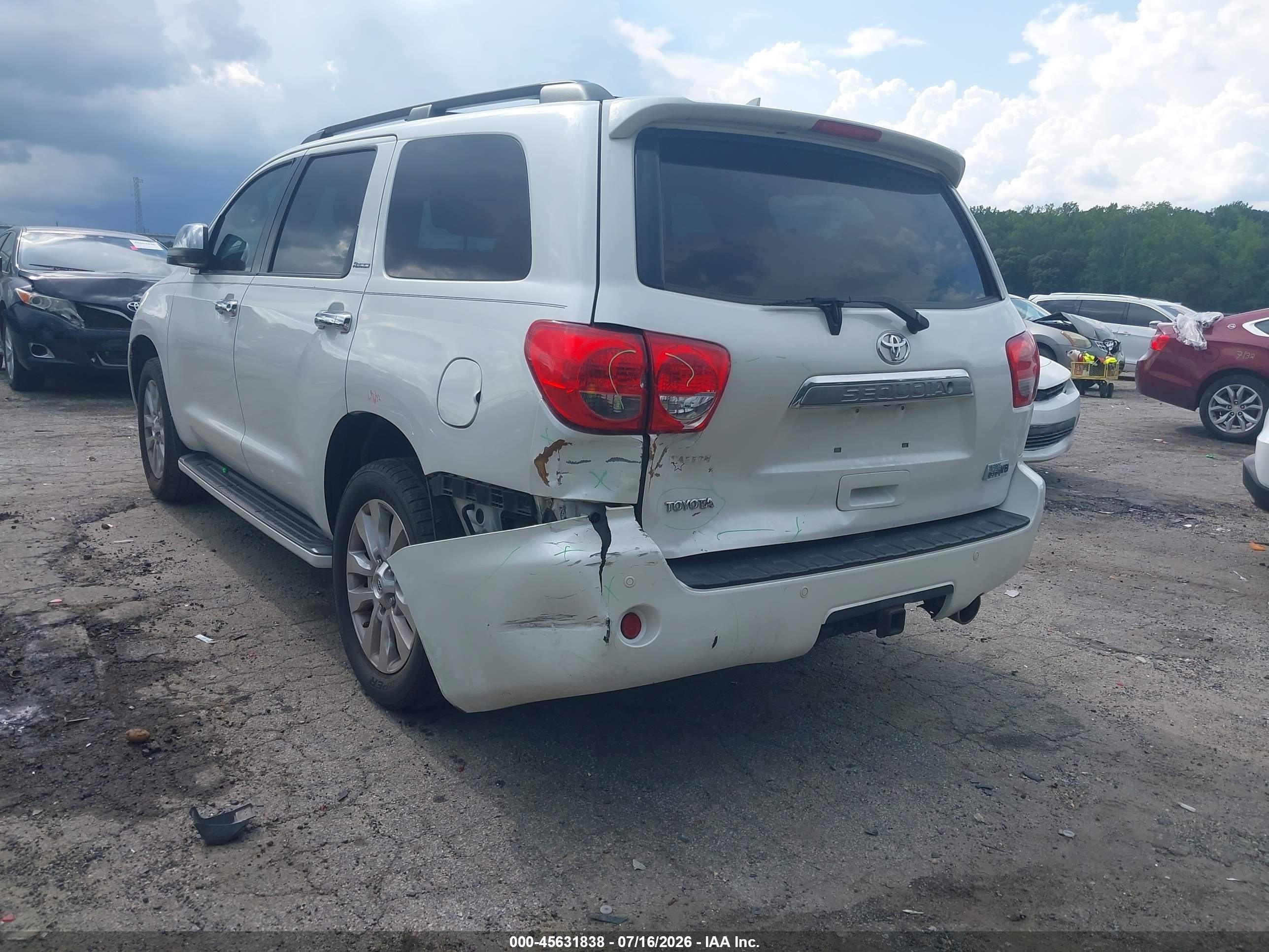 2010 Toyota Sequoia Platinum 5.7l V8 Белый vin: 5TDYY5G19AS026702