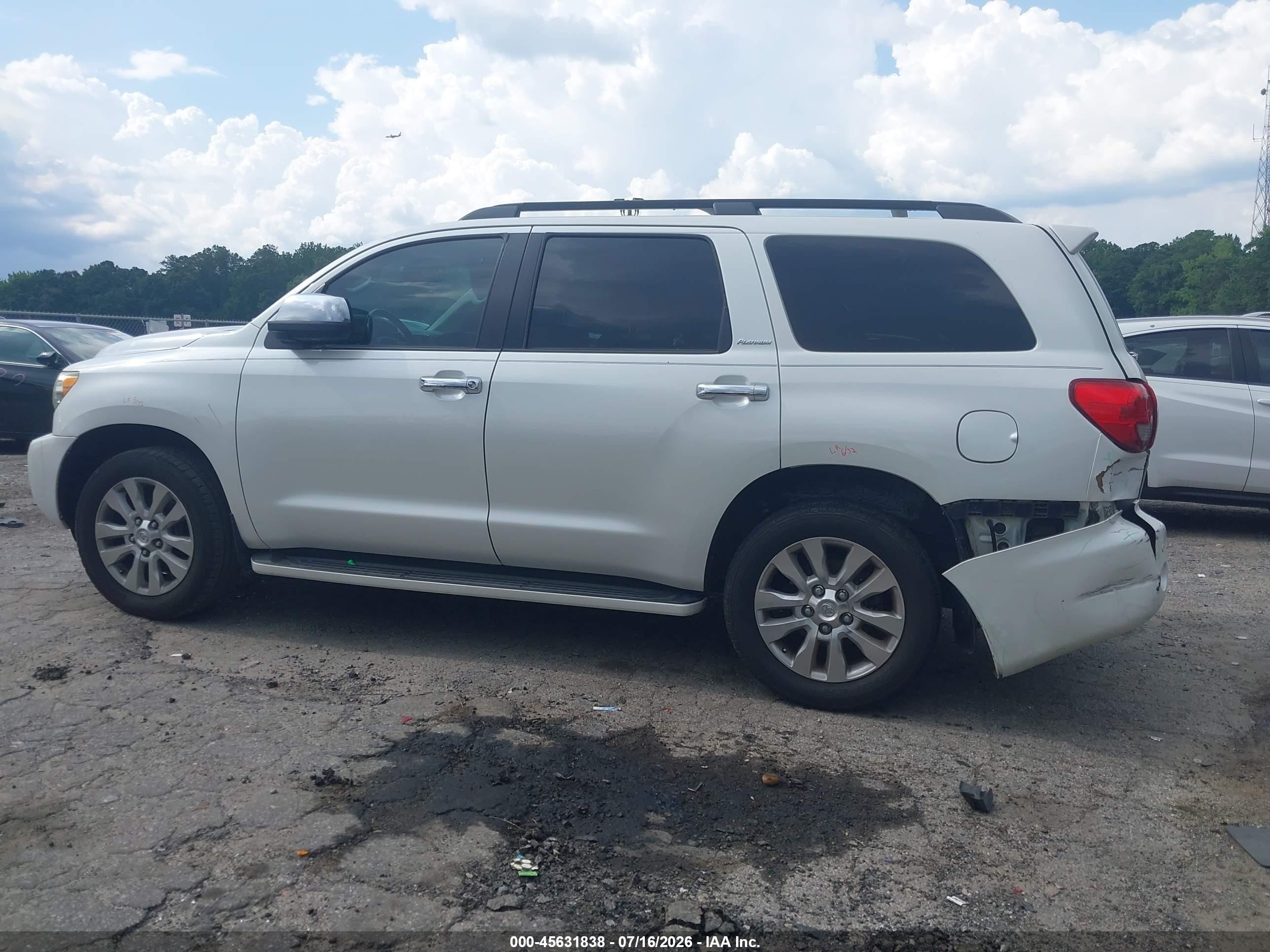 2010 Toyota Sequoia Platinum 5.7l V8 Белый vin: 5TDYY5G19AS026702