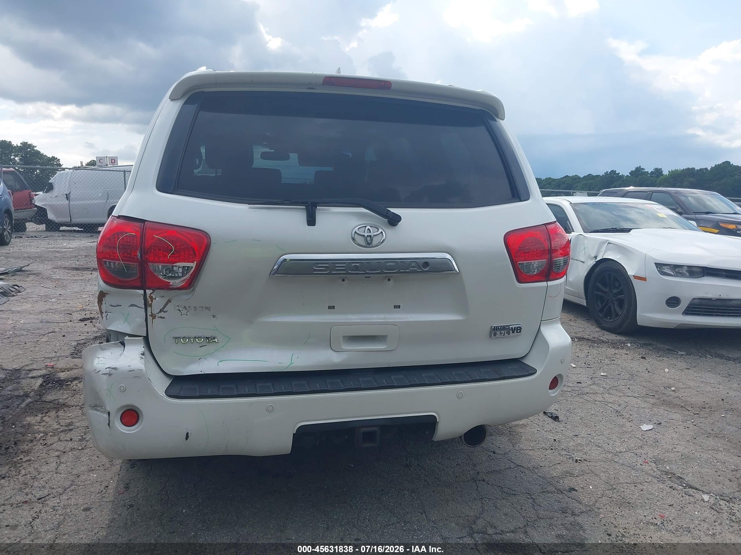 2010 Toyota Sequoia Platinum 5.7l V8 Белый vin: 5TDYY5G19AS026702