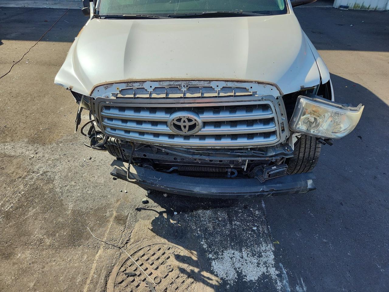 2010 Toyota Sequoia Platinum White vin: 5TDYY5G19AS028417