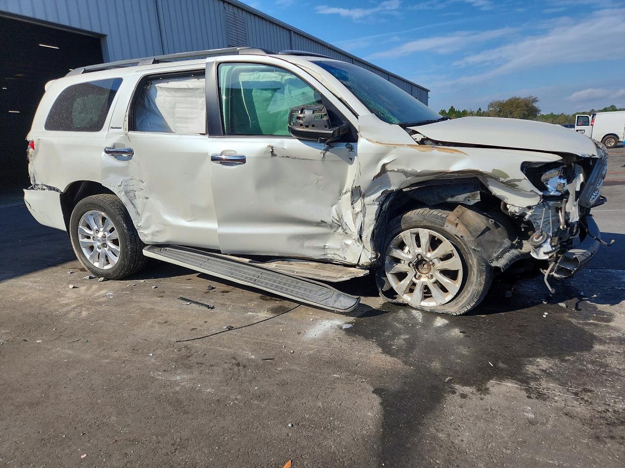 2010 Toyota Sequoia Platinum White vin: 5TDYY5G19AS028417