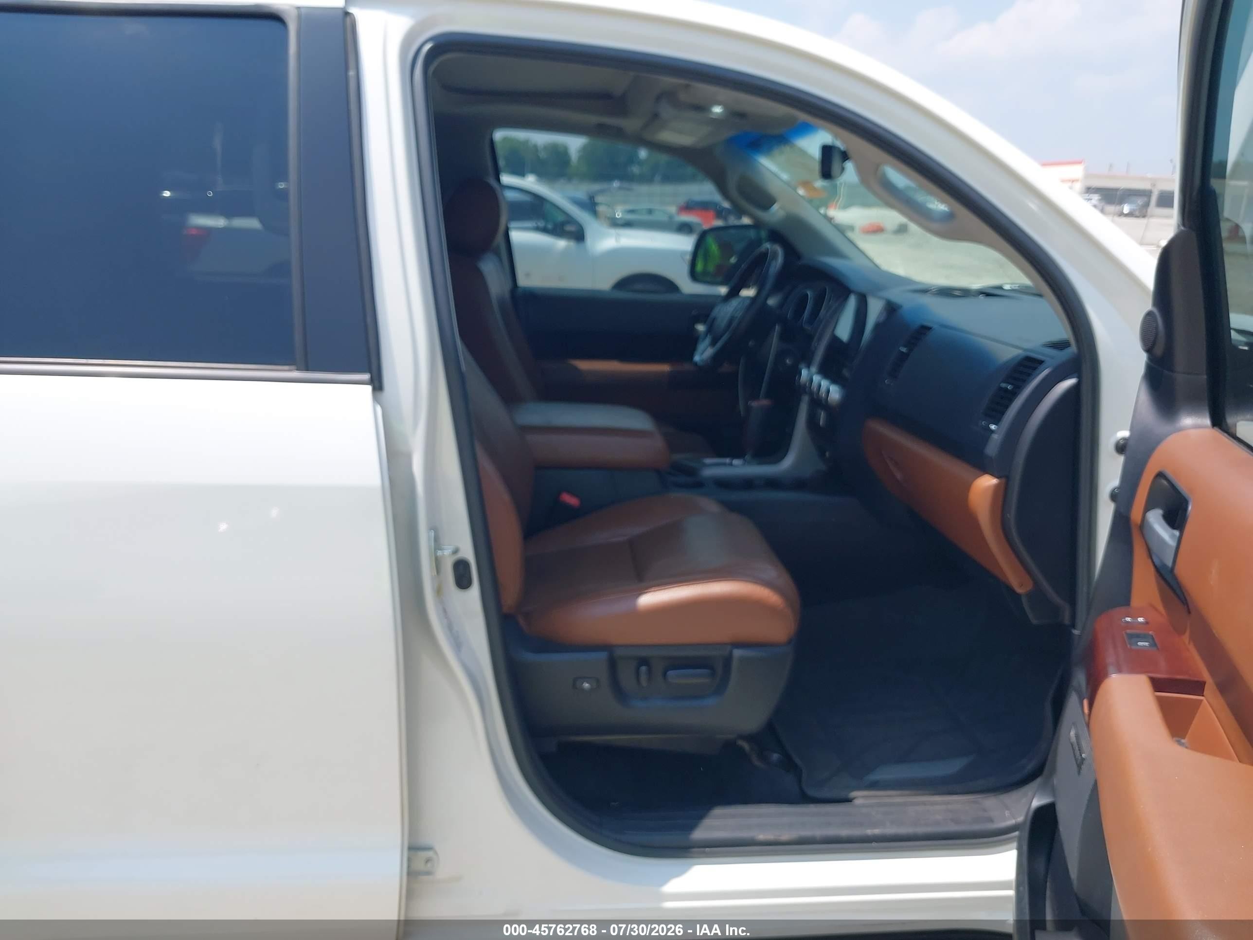 2015 Toyota Sequoia Platinum 5.7l V8 White vin: 5TDYY5G1XFS057156
