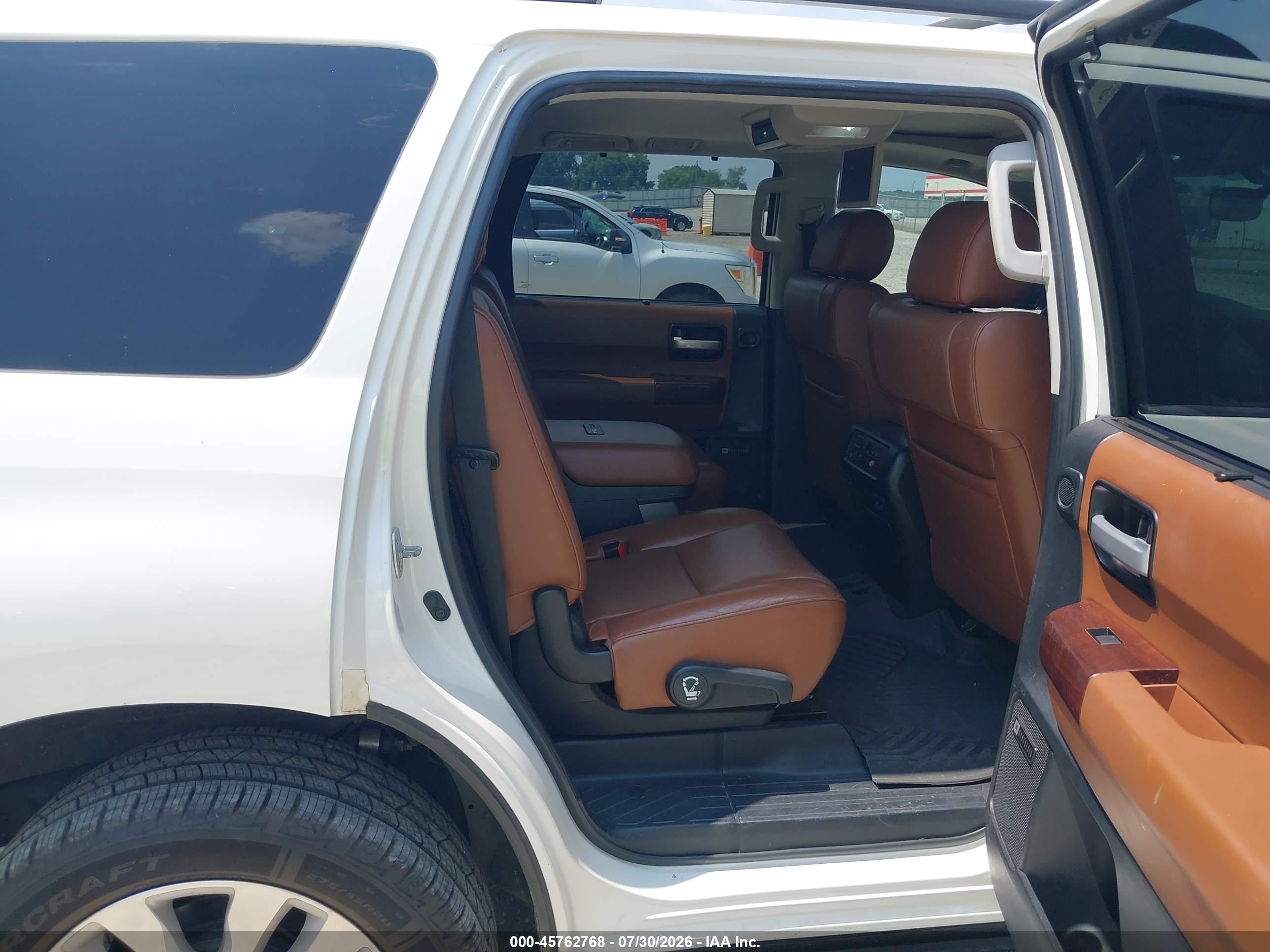 2015 Toyota Sequoia Platinum 5.7l V8 White vin: 5TDYY5G1XFS057156