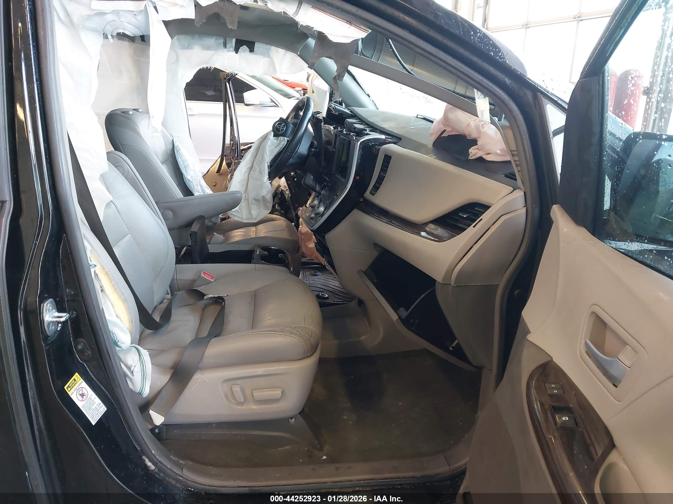 2017 Toyota Sienna Xle Premium 8 Passenger Black vin: 5TDYZ3DC0HS794408