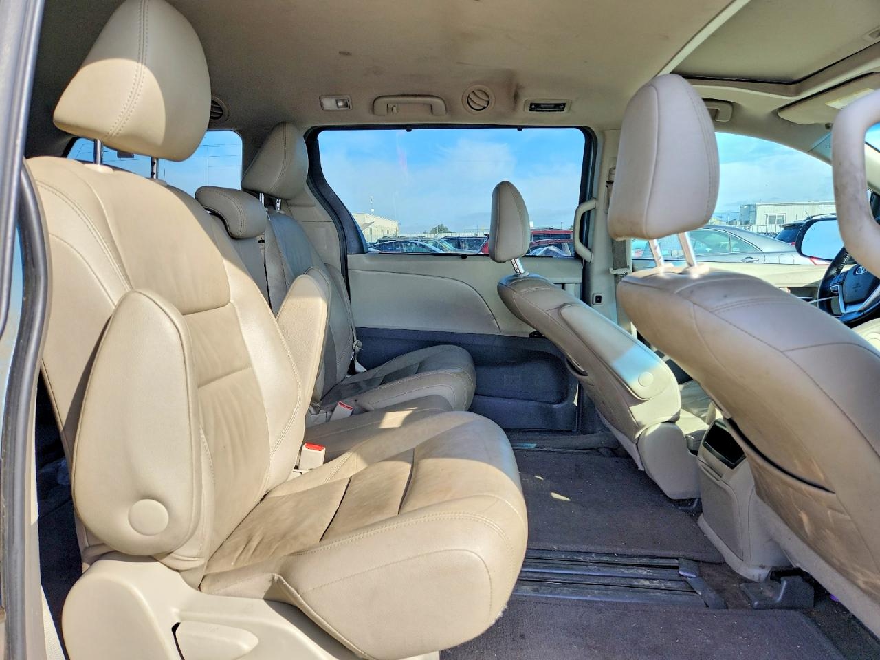 2017 Toyota Sienna Xle 8-passenger Blue vin: 5TDYZ3DC0HS888854