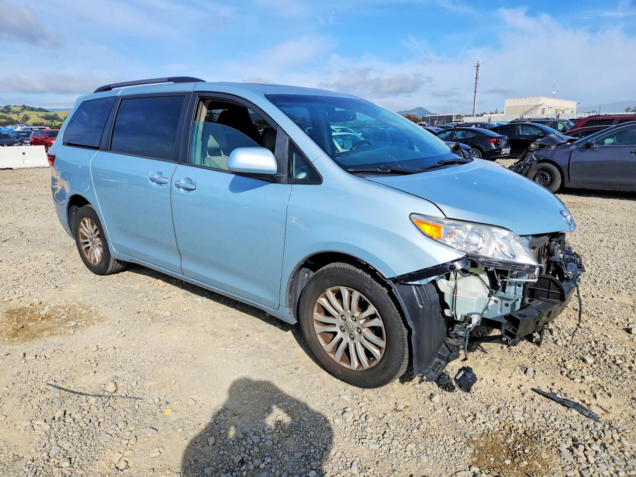 2017 Toyota Sienna Xle 8-passenger Blue vin: 5TDYZ3DC0HS888854