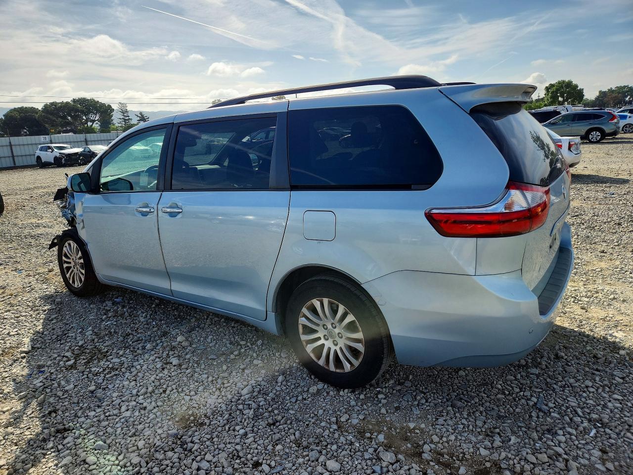 2017 Toyota Sienna Xle 8-passenger Blue vin: 5TDYZ3DC0HS888854