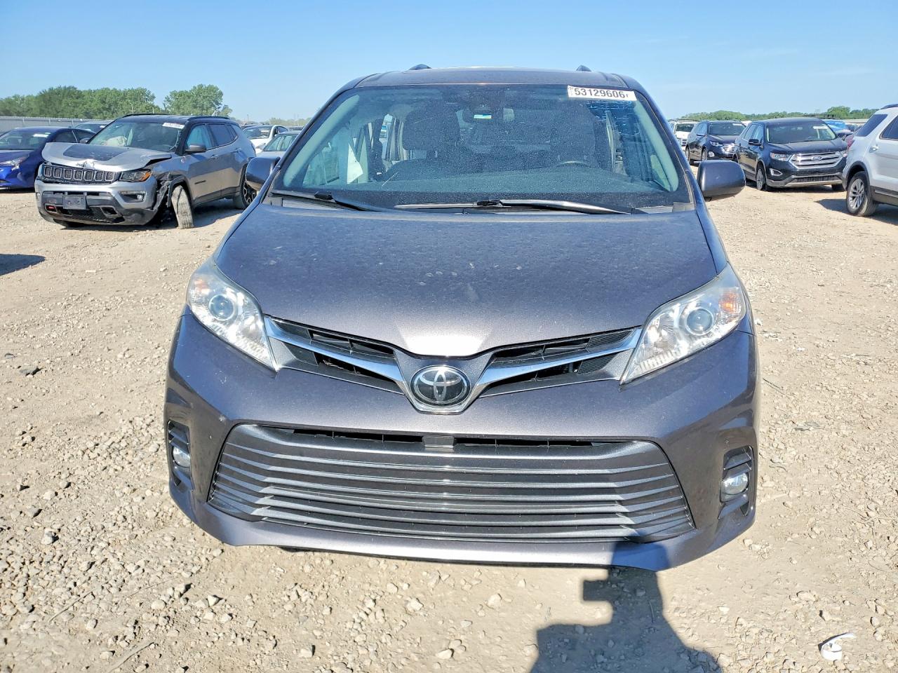 2019 Toyota Sienna Xle 8-passenger Gray vin: 5TDYZ3DC0KS979985