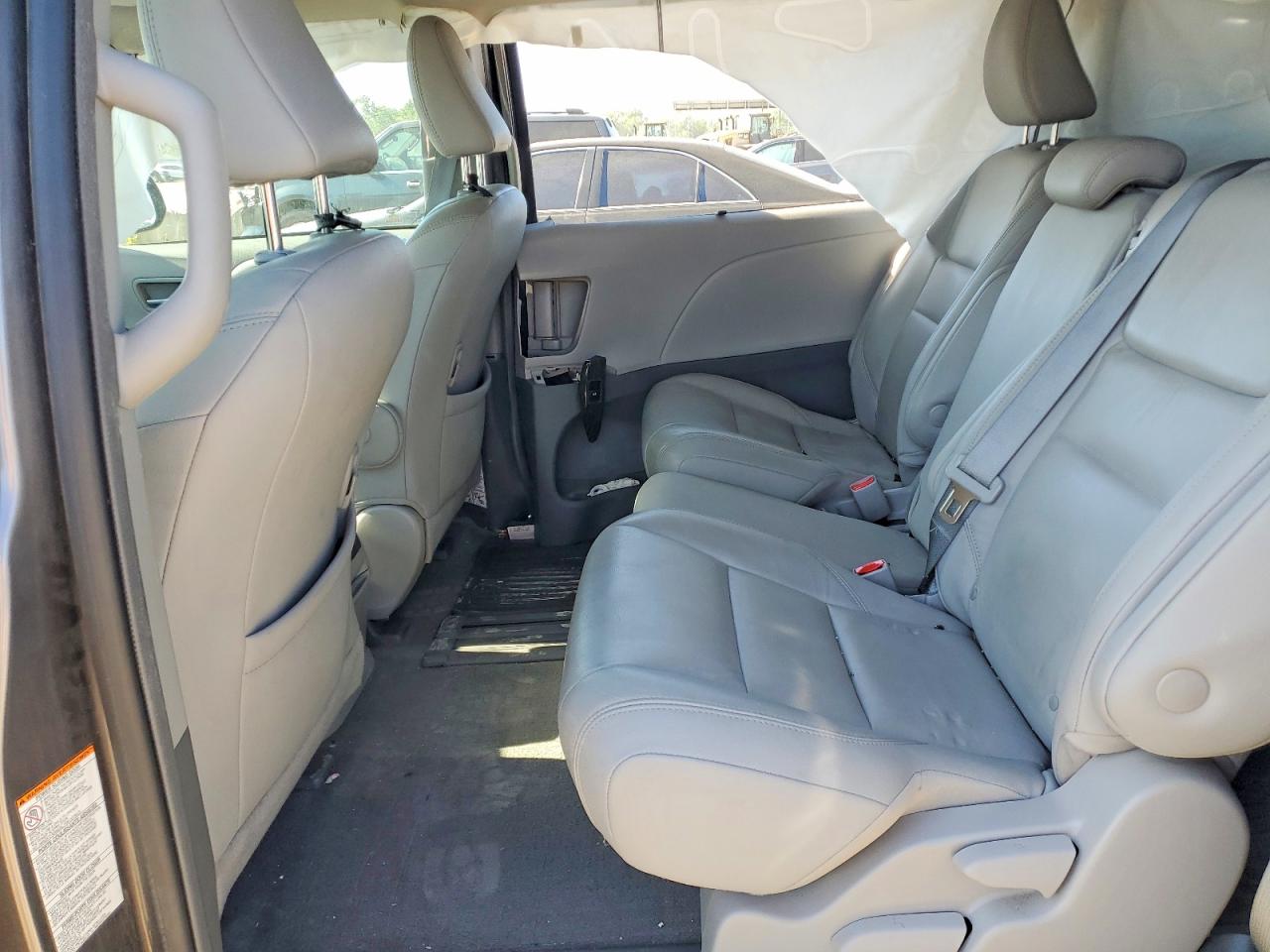 2019 Toyota Sienna Xle 8-passenger Gray vin: 5TDYZ3DC0KS979985