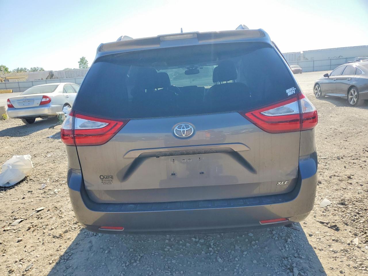 2019 Toyota Sienna Xle 8-passenger Gray vin: 5TDYZ3DC0KS979985