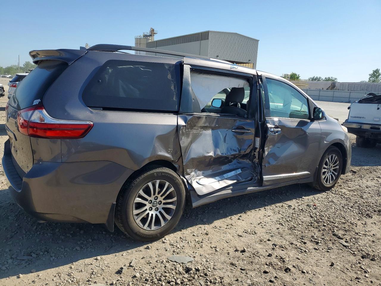 2019 Toyota Sienna Xle 8-passenger Gray vin: 5TDYZ3DC0KS979985