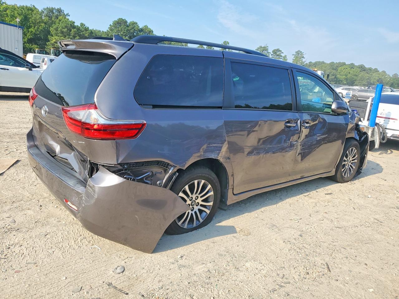 2020 Toyota Sienna Xle 8-passenger Gray vin: 5TDYZ3DC1LS040703