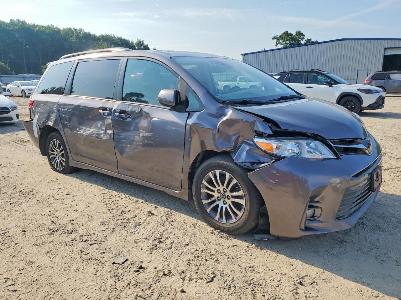 2020 Toyota Sienna Xle 8-passenger Gray vin: 5TDYZ3DC1LS040703