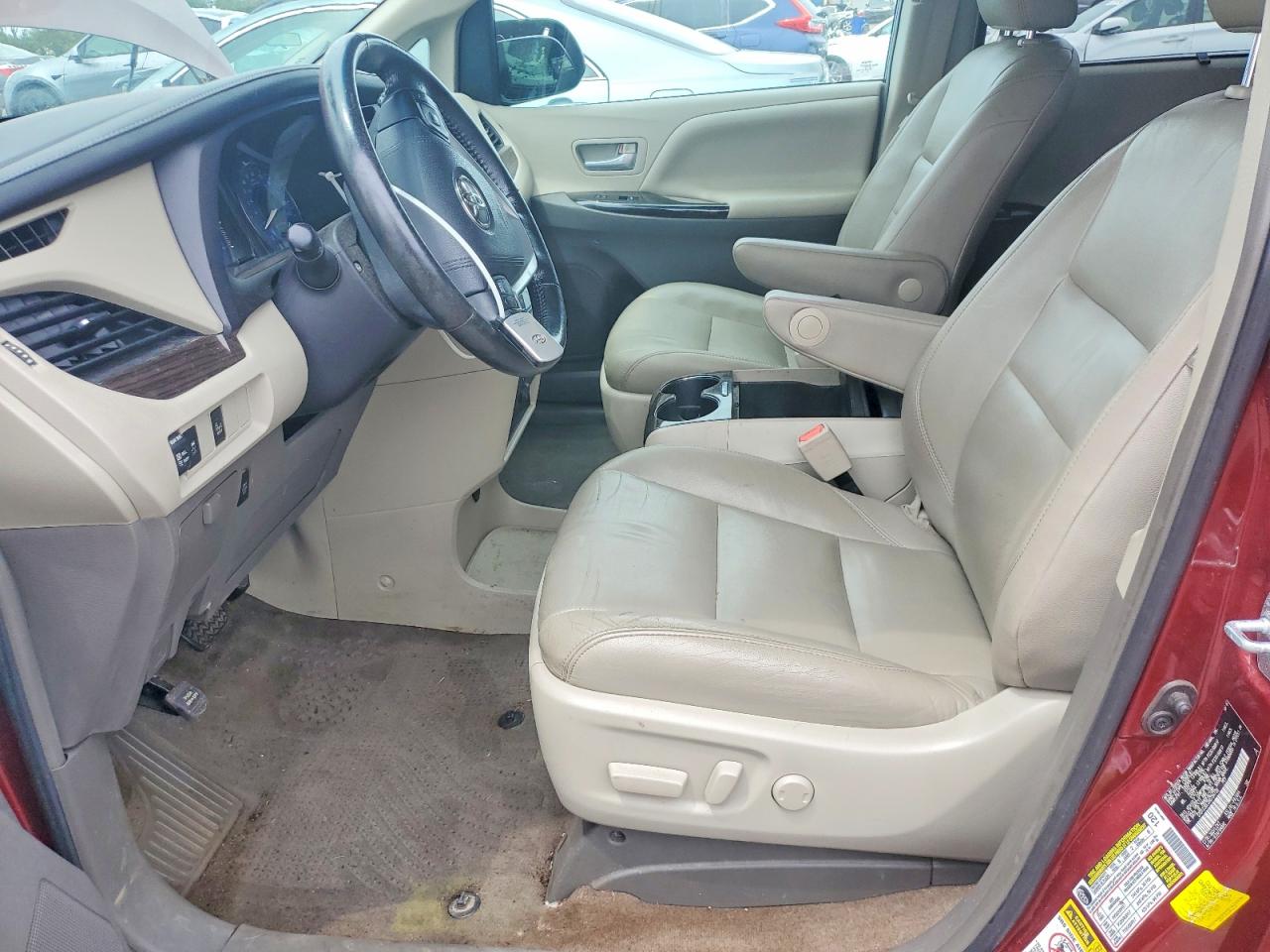 2017 Toyota Sienna Xle 8-passenger Red vin: 5TDYZ3DC2HS794720