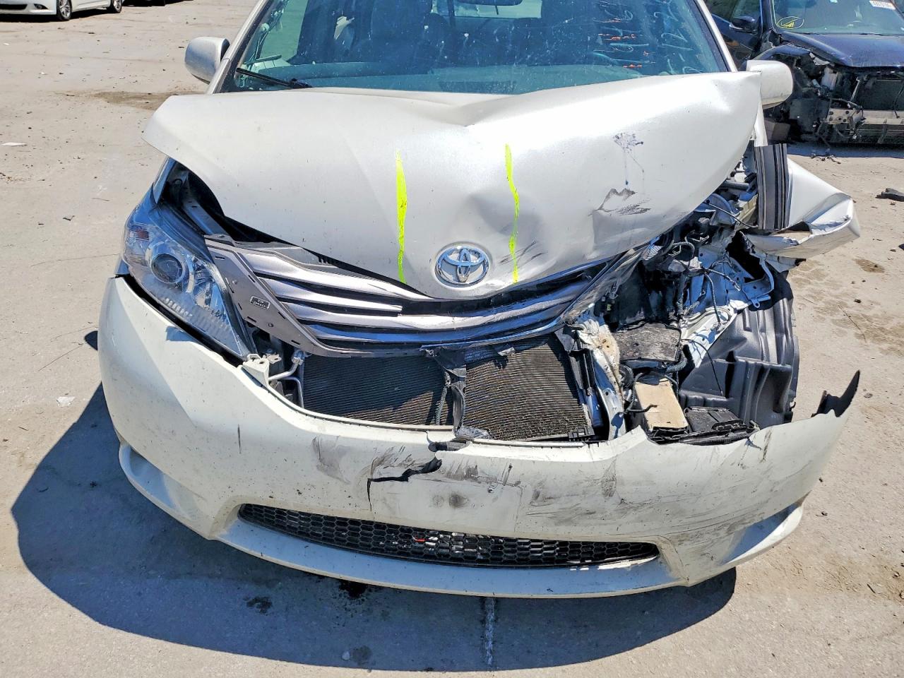2017 Toyota Sienna Xle 8-passenger Белый vin: 5TDYZ3DC2HS821415