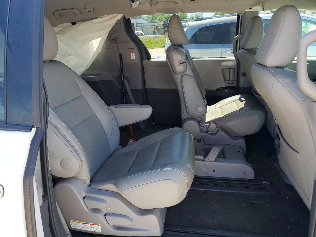 2017 Toyota Sienna Xle 8-passenger Белый vin: 5TDYZ3DC2HS821415