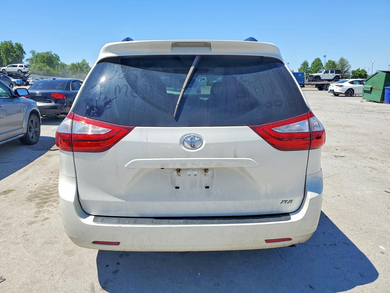 2017 Toyota Sienna Xle 8-passenger Белый vin: 5TDYZ3DC2HS821415