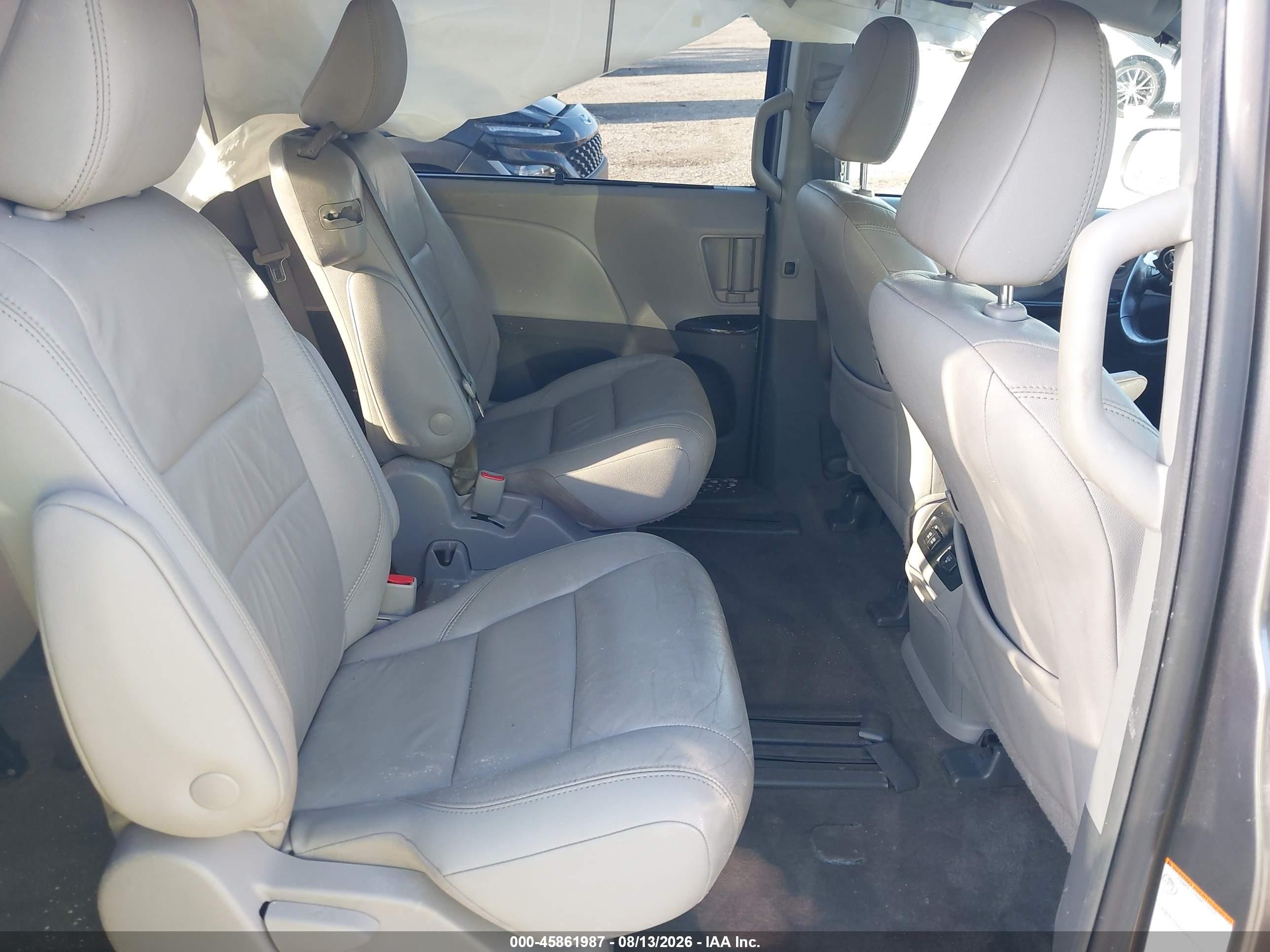 2018 Toyota Sienna Xle 8 Passenger Gray vin: 5TDYZ3DC4JS942498