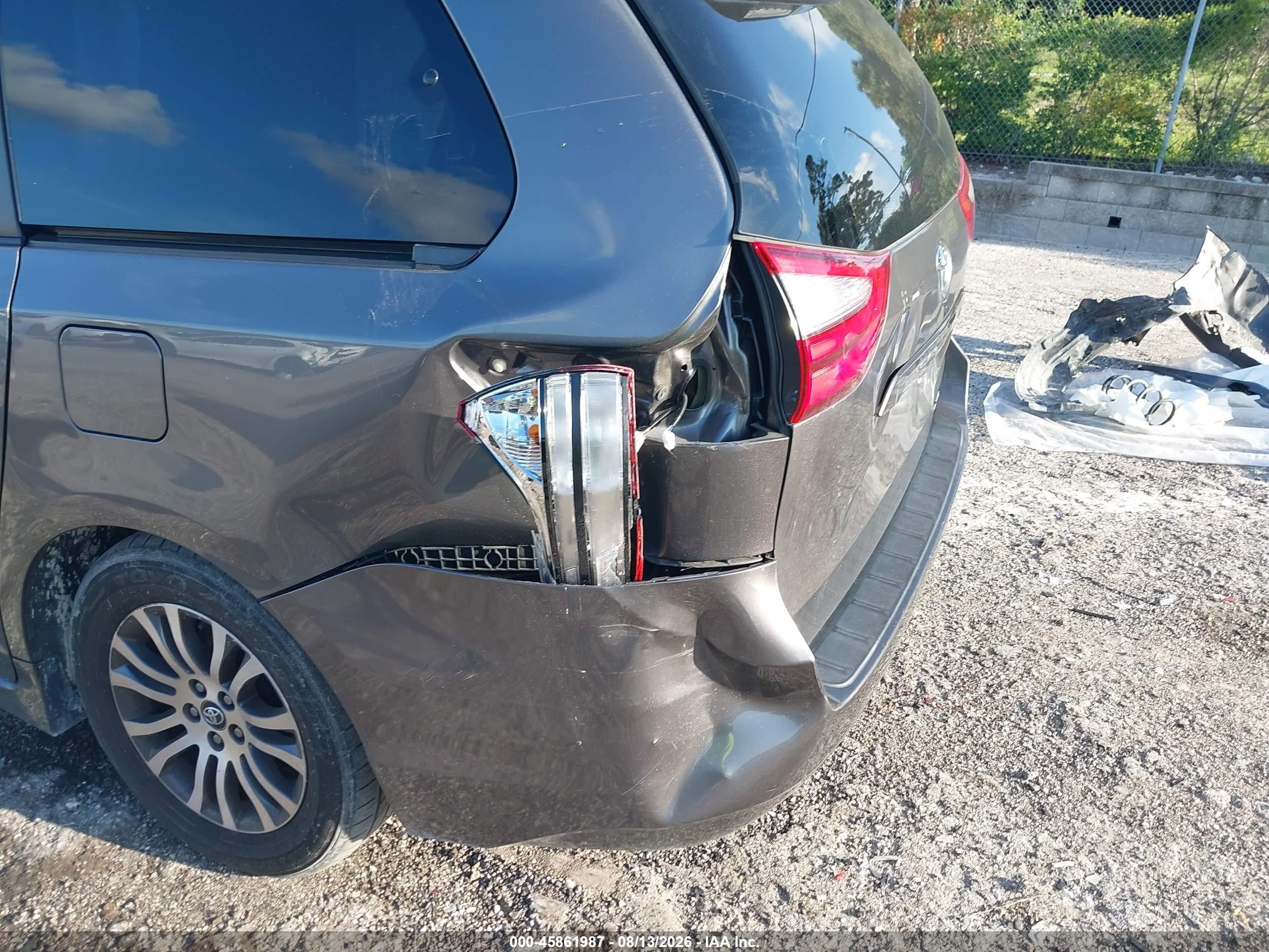 2018 Toyota Sienna Xle 8 Passenger Gray vin: 5TDYZ3DC4JS942498