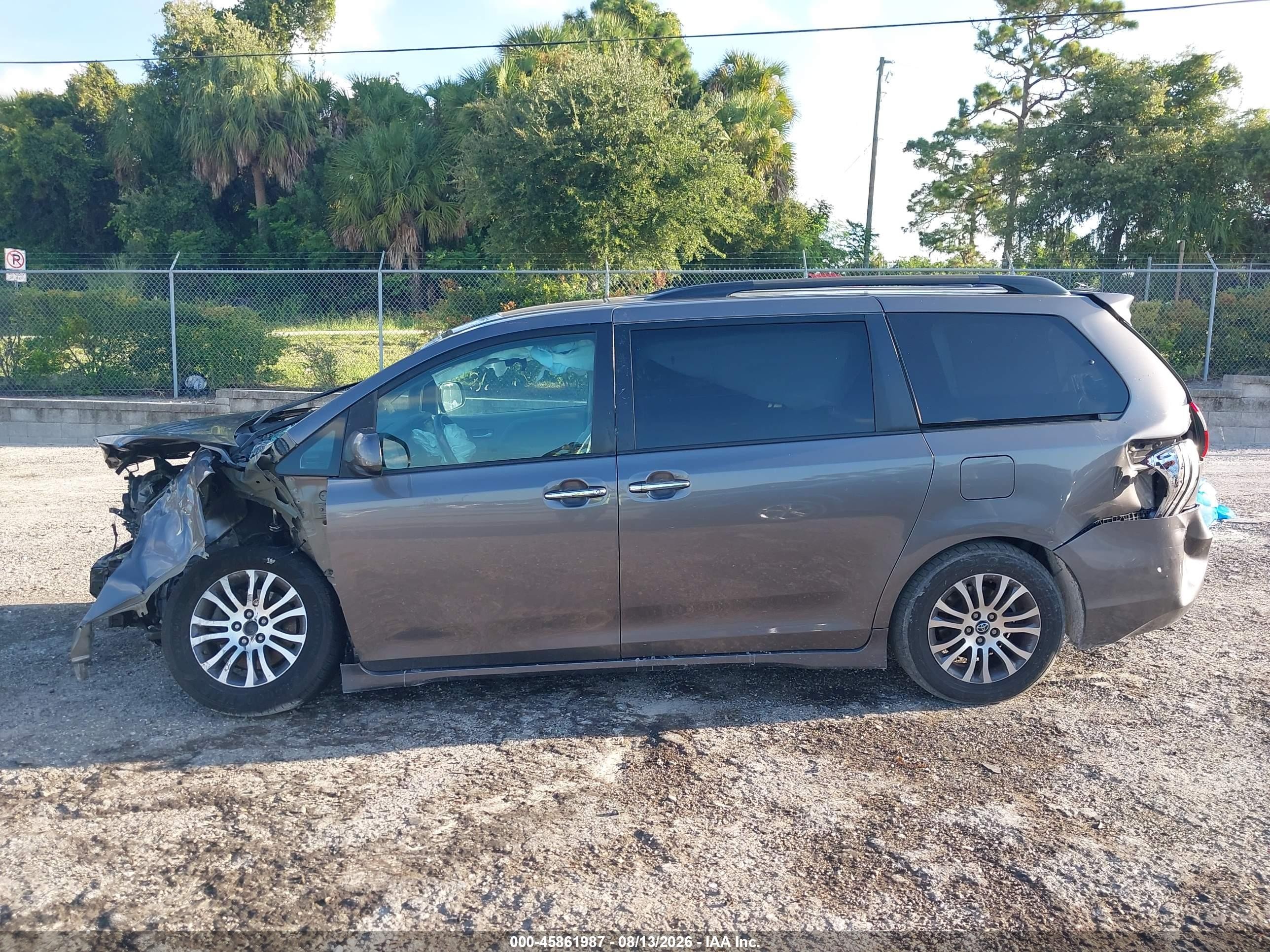 2018 Toyota Sienna Xle 8 Passenger Gray vin: 5TDYZ3DC4JS942498