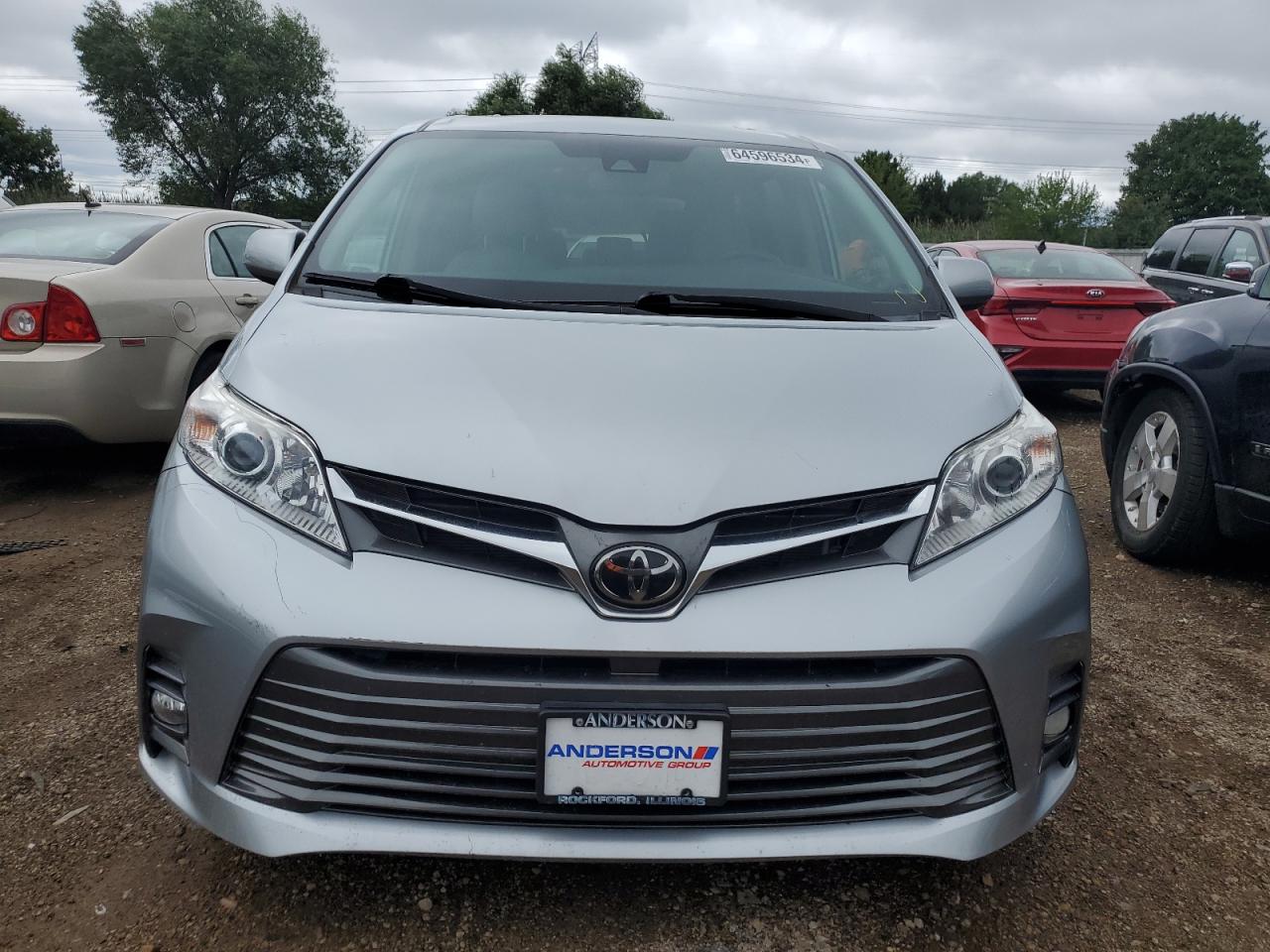 2019 Toyota Sienna Xle Серебряный vin: 5TDYZ3DC5KS008528