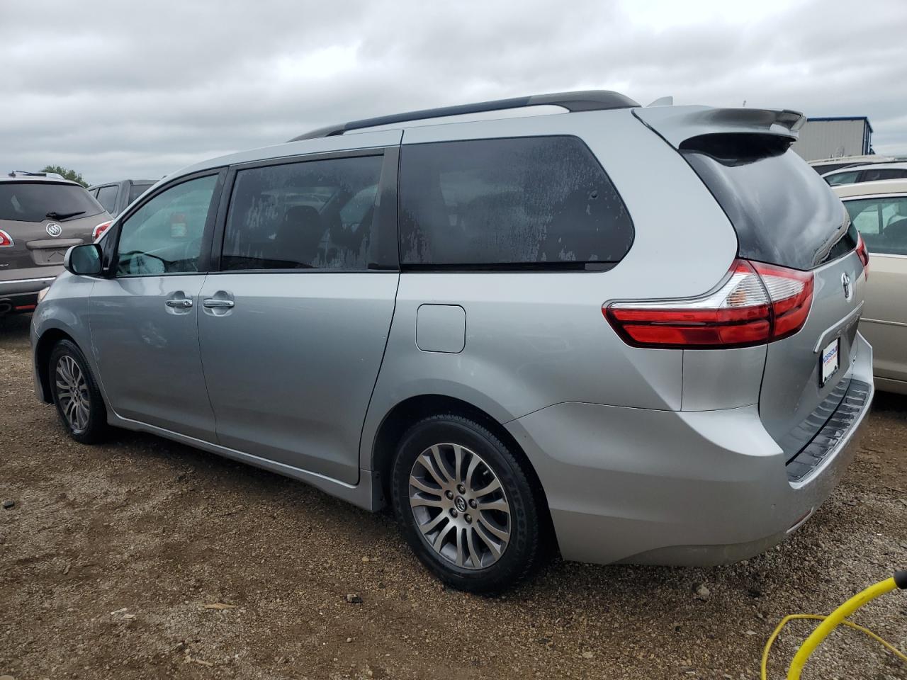 2019 Toyota Sienna Xle Серебряный vin: 5TDYZ3DC5KS008528