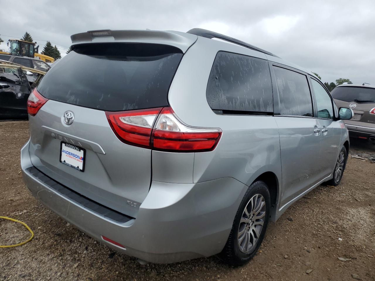 2019 Toyota Sienna Xle Серебряный vin: 5TDYZ3DC5KS008528