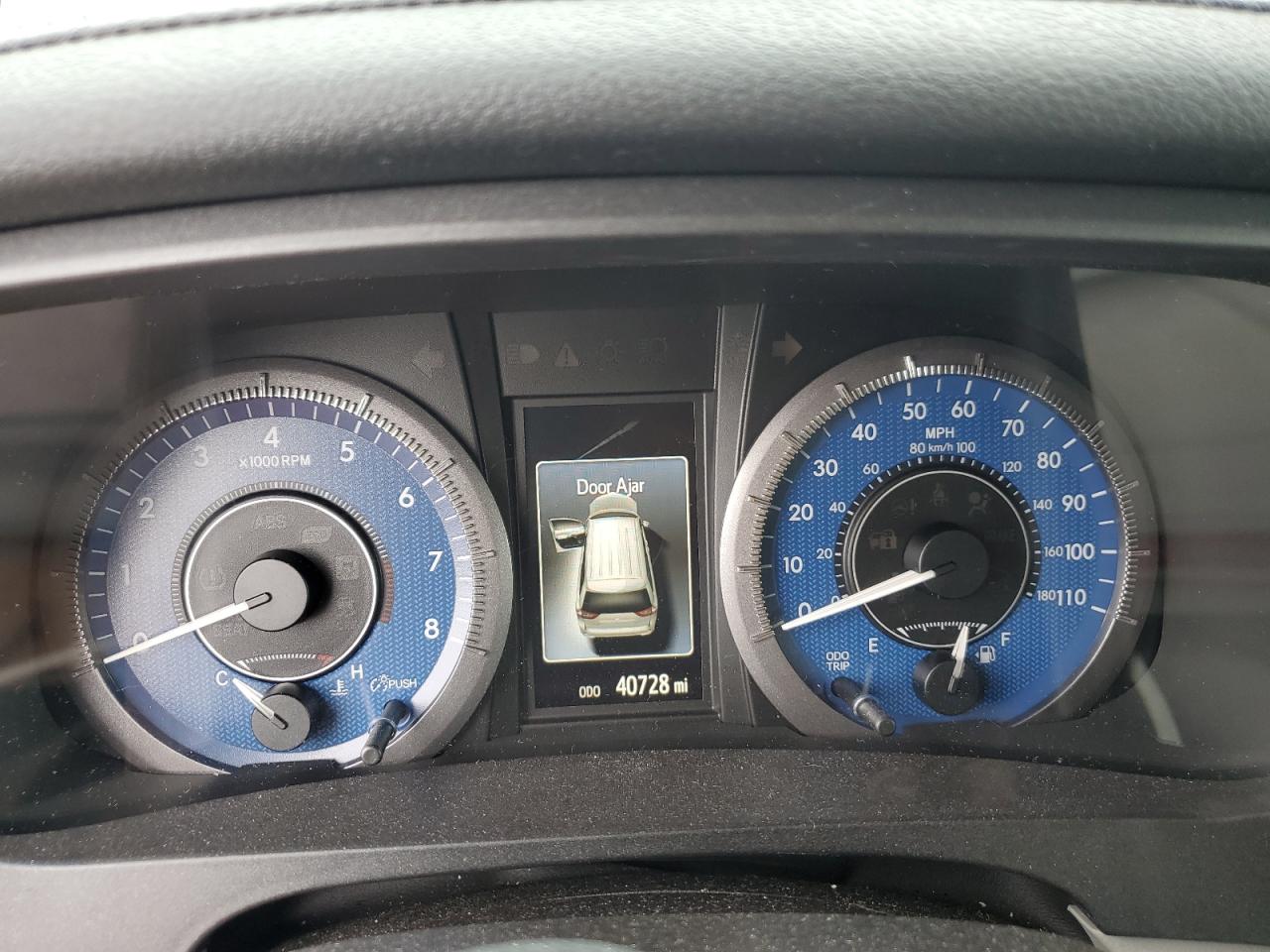 2019 Toyota Sienna Xle Серебряный vin: 5TDYZ3DC5KS008528