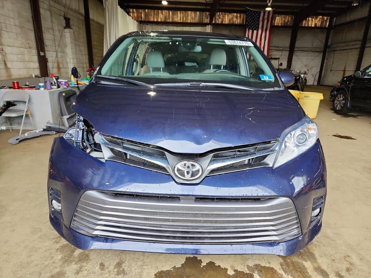 2018 Toyota Sienna Xle 8-passenger Blue vin: 5TDYZ3DC6JS954751