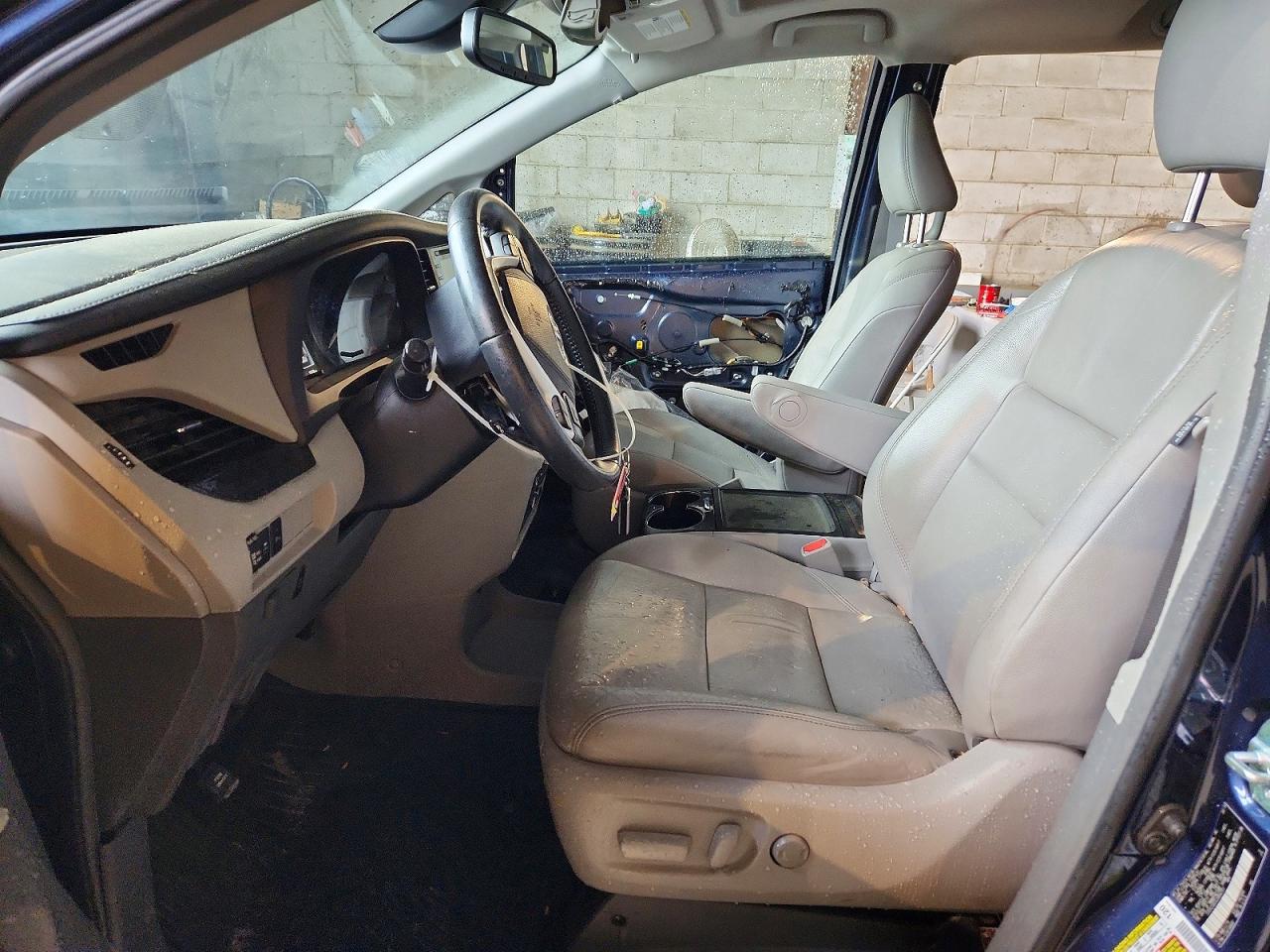 2018 Toyota Sienna Xle 8-passenger Blue vin: 5TDYZ3DC6JS954751