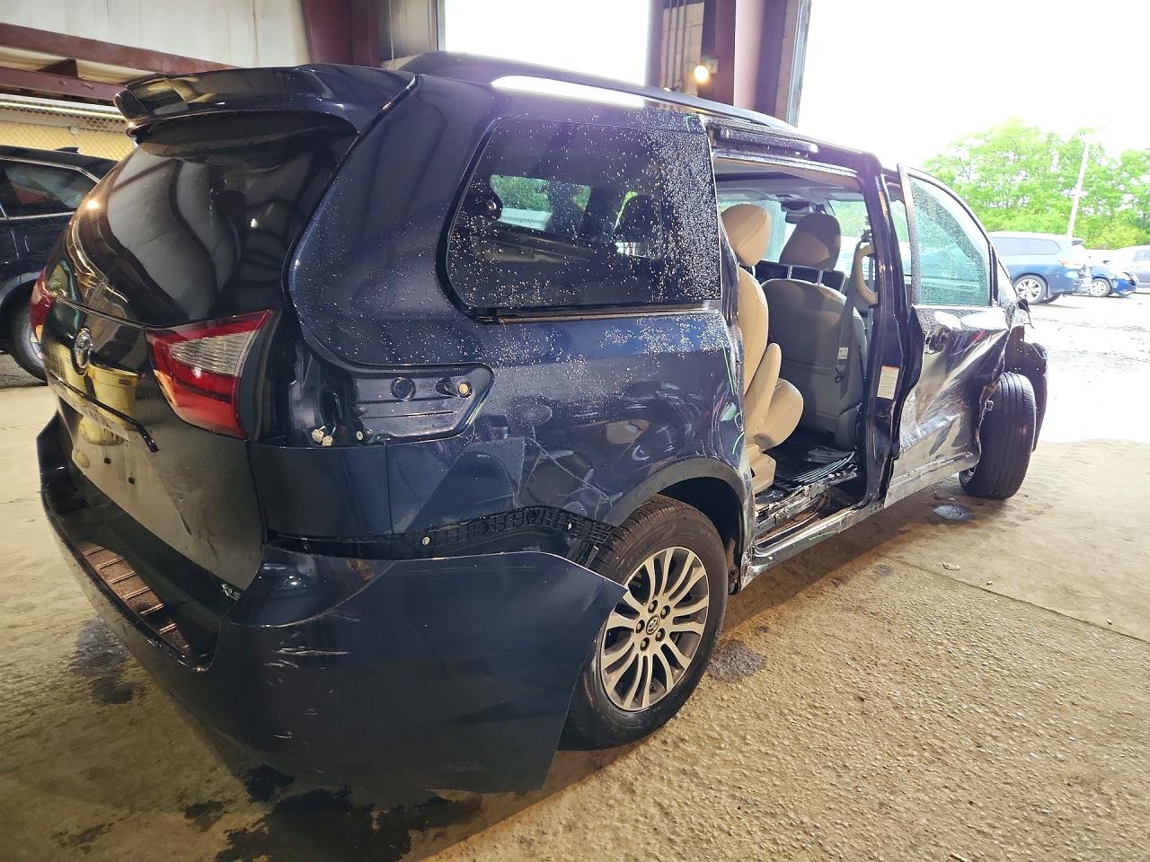 2018 Toyota Sienna Xle 8-passenger Blue vin: 5TDYZ3DC6JS954751