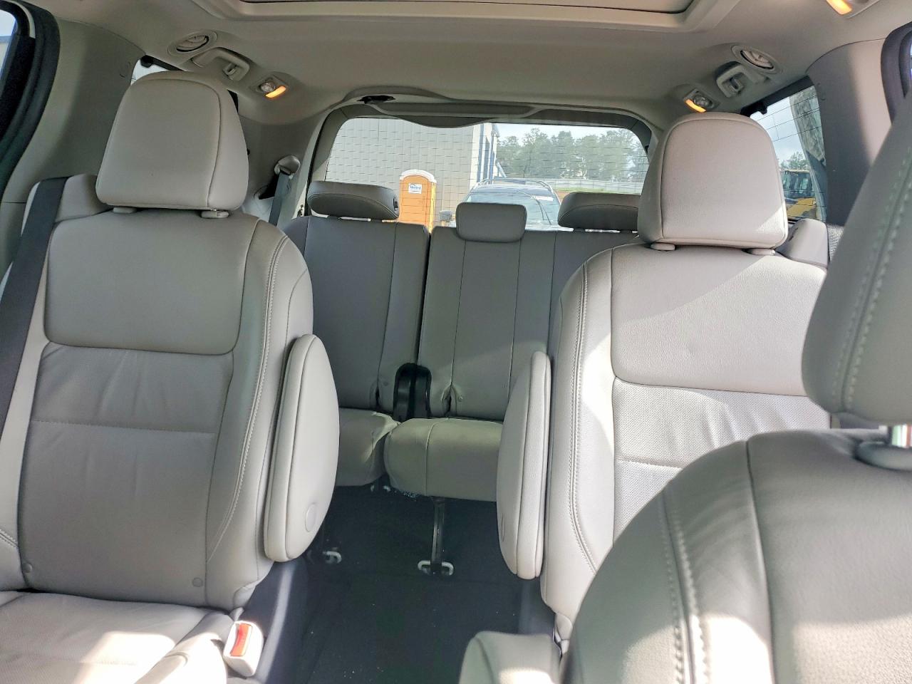 2018 Toyota Sienna Limited Premium 7-passenger White vin: 5TDYZ3DC7JS959361