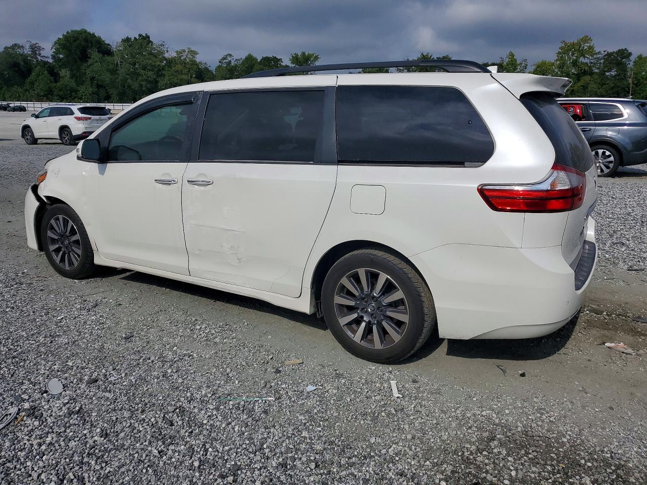 2018 Toyota Sienna Limited Premium 7-passenger White vin: 5TDYZ3DC7JS959361