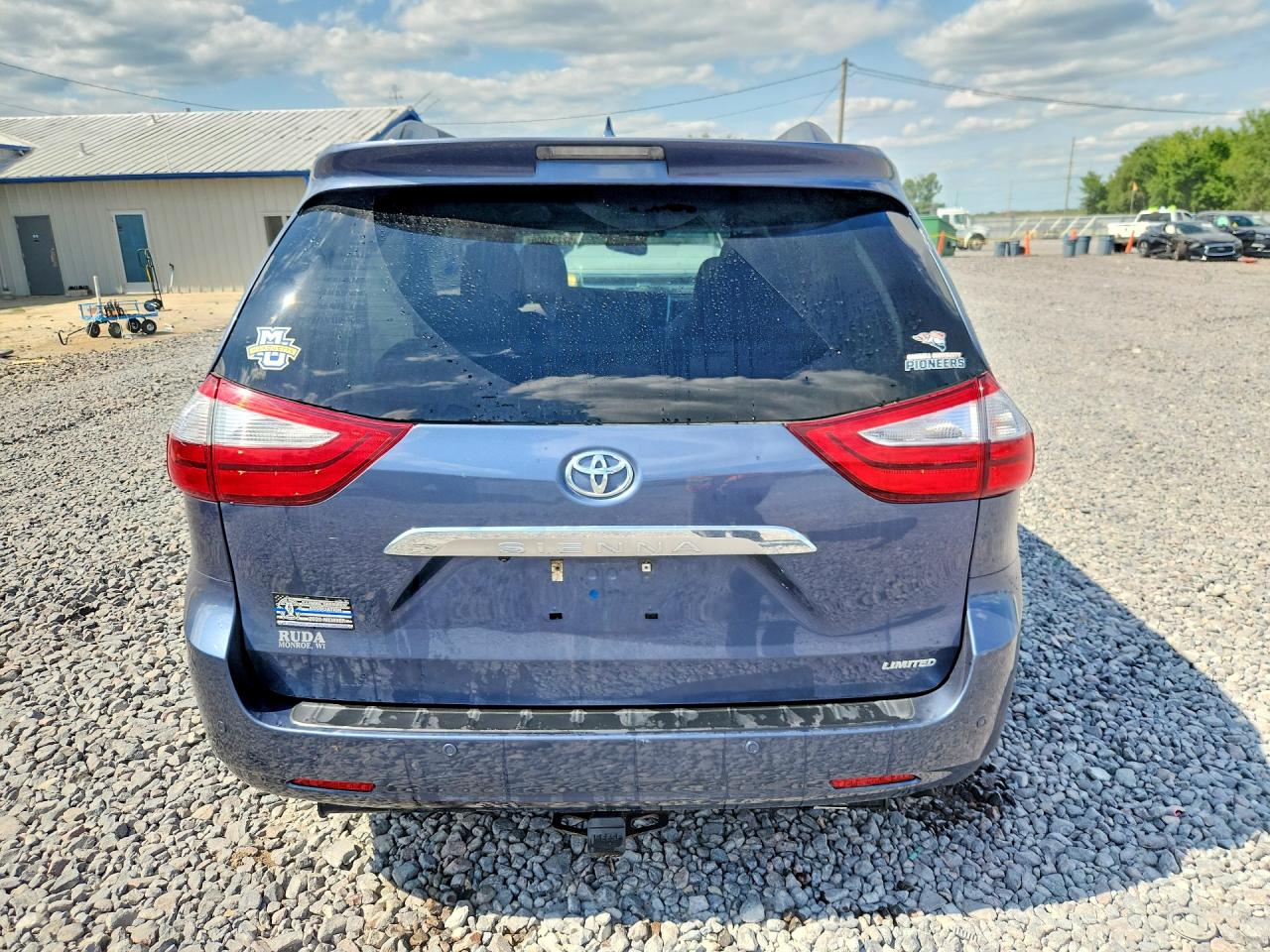 2017 Toyota Sienna Limited Premium 7-passenger Blue vin: 5TDYZ3DC8HS827610