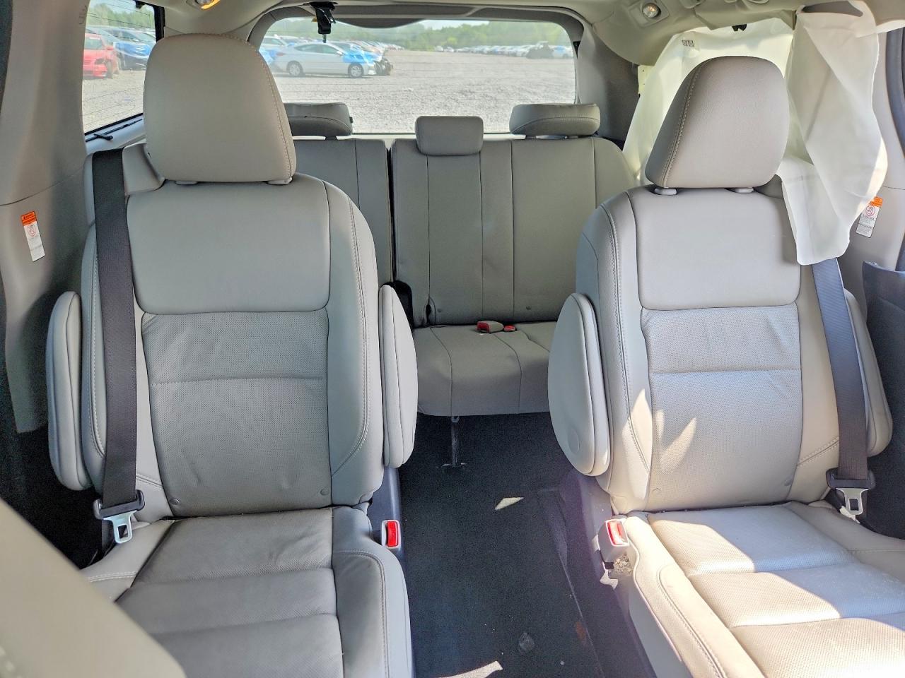 2017 Toyota Sienna Limited Premium 7-passenger Blue vin: 5TDYZ3DC8HS827610