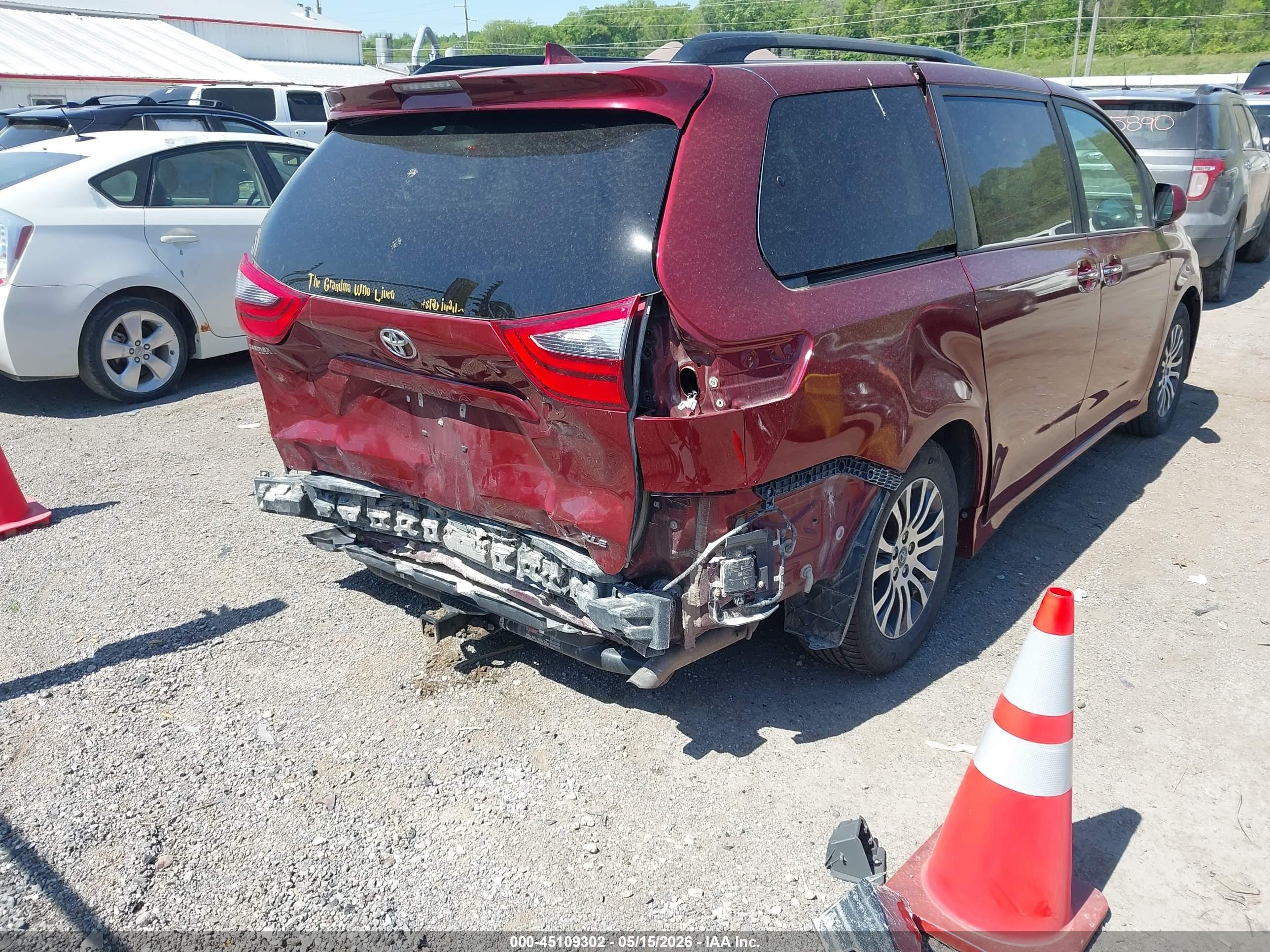 2020 Toyota Sienna Xle Red vin: 5TDYZ3DC8LS022831