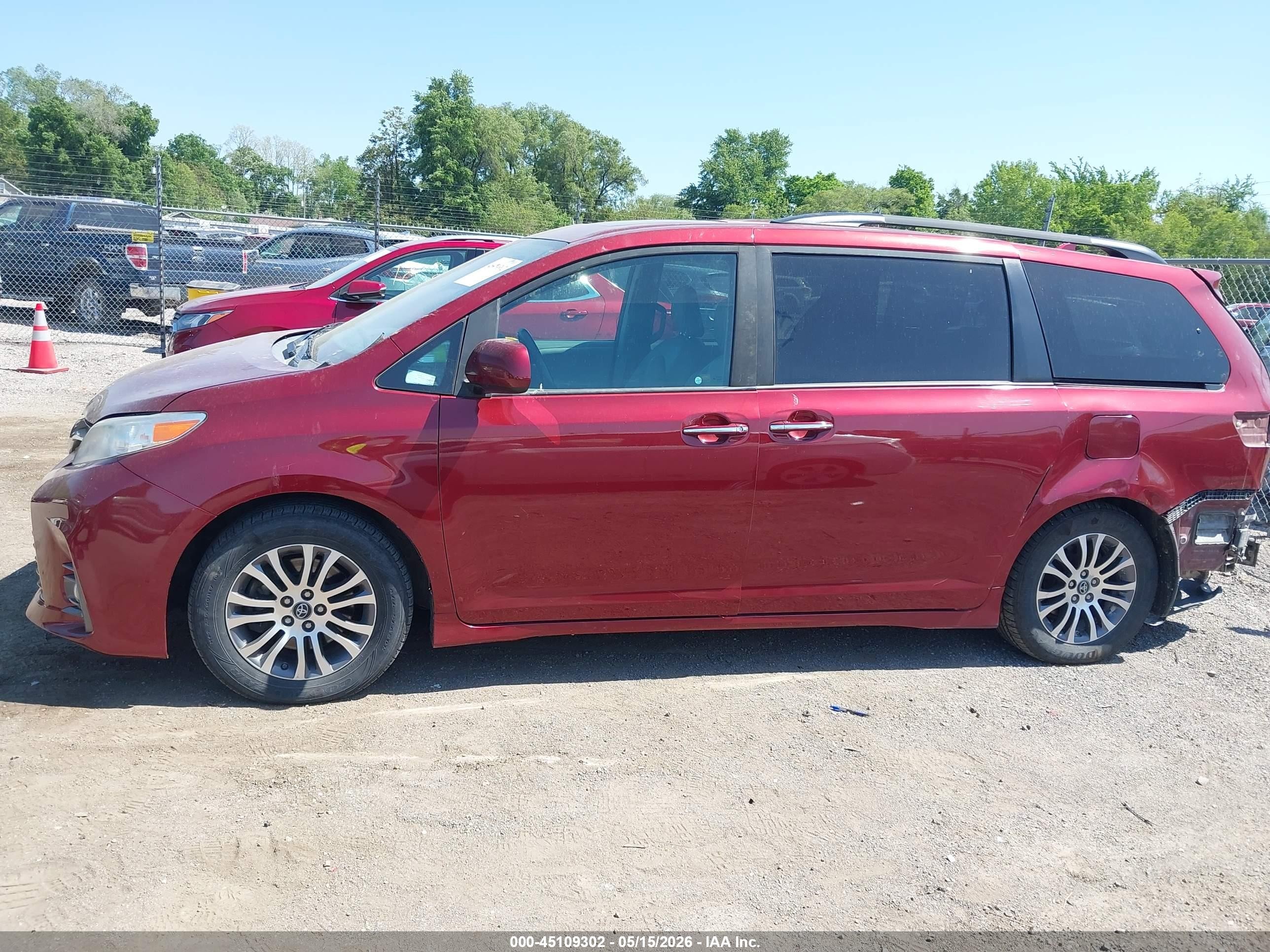 2020 Toyota Sienna Xle Red vin: 5TDYZ3DC8LS022831
