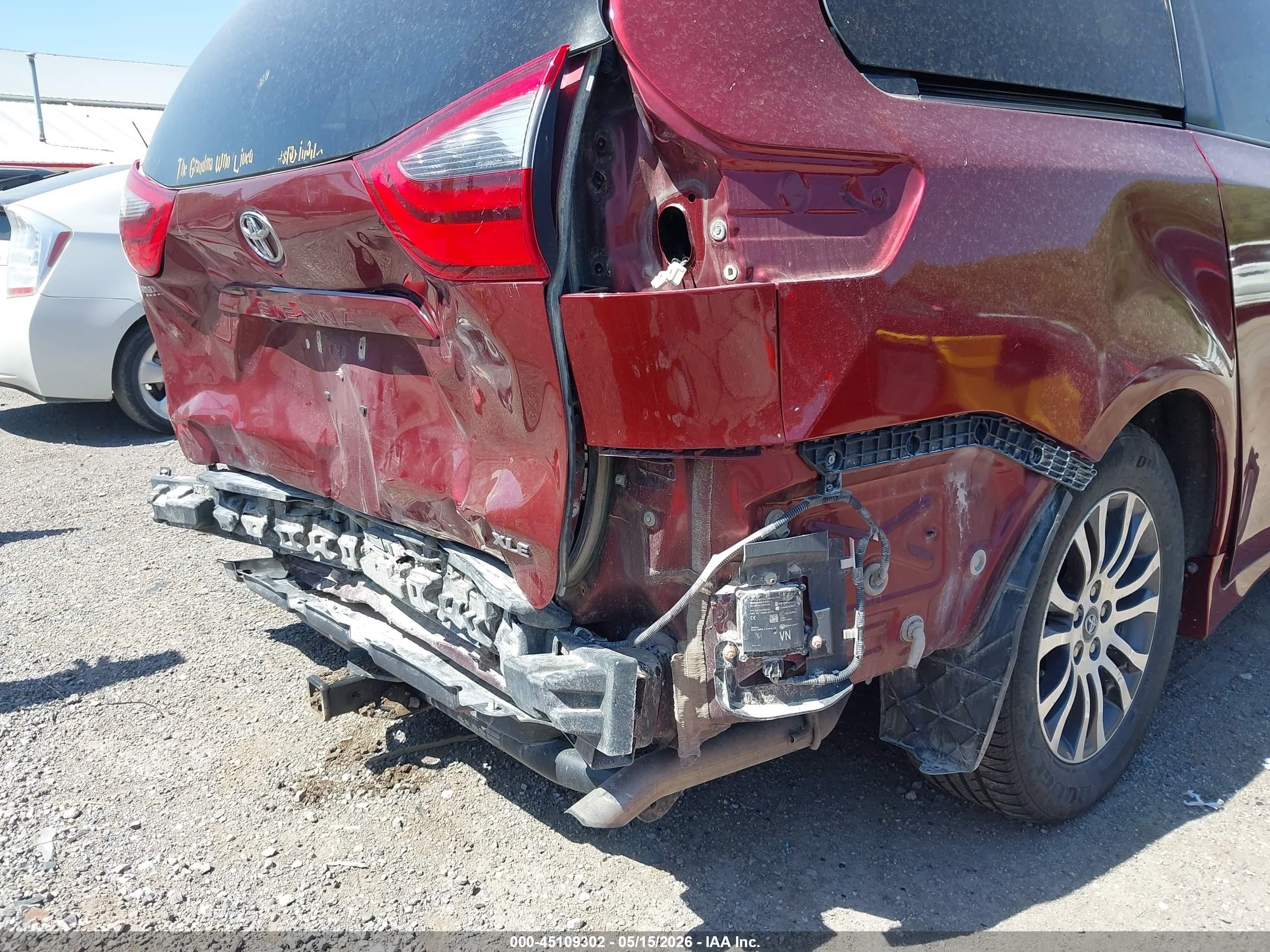 2020 Toyota Sienna Xle Red vin: 5TDYZ3DC8LS022831