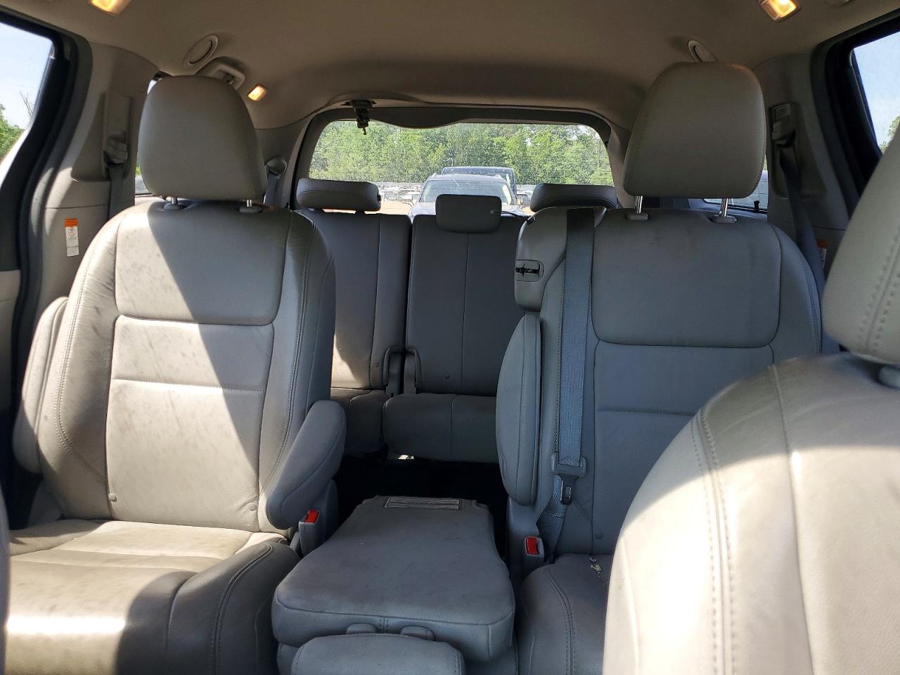 2018 Toyota Sienna Xle 8-passenger Серый vin: 5TDYZ3DC9JS945428