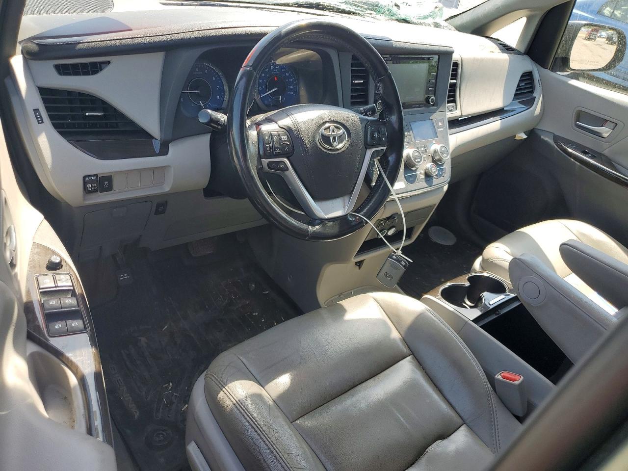 2018 Toyota Sienna Xle 8-passenger Серый vin: 5TDYZ3DC9JS945428