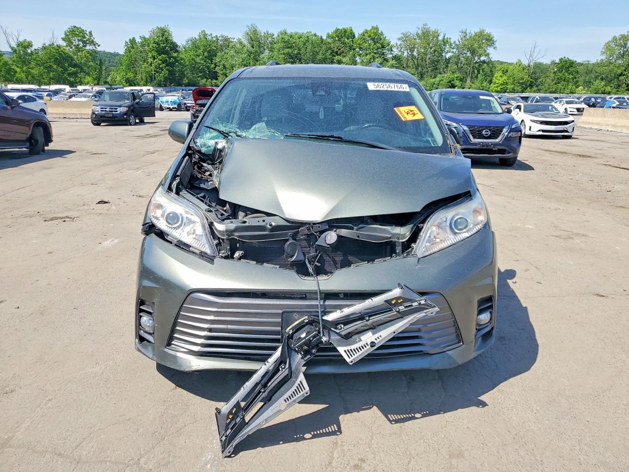 2018 Toyota Sienna Xle 8-passenger Серый vin: 5TDYZ3DC9JS945428