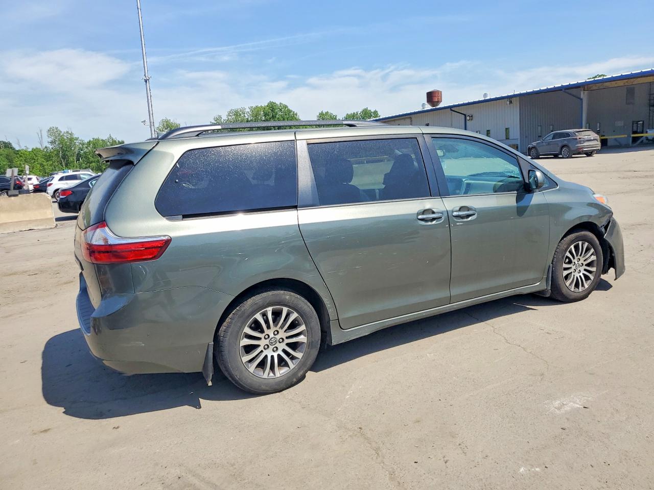 2018 Toyota Sienna Xle 8-passenger Серый vin: 5TDYZ3DC9JS945428