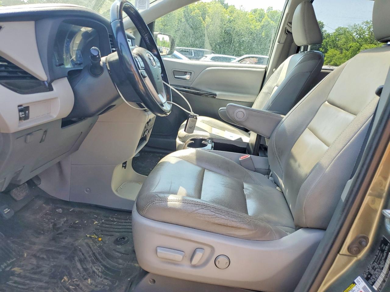 2018 Toyota Sienna Xle 8-passenger Серый vin: 5TDYZ3DC9JS945428