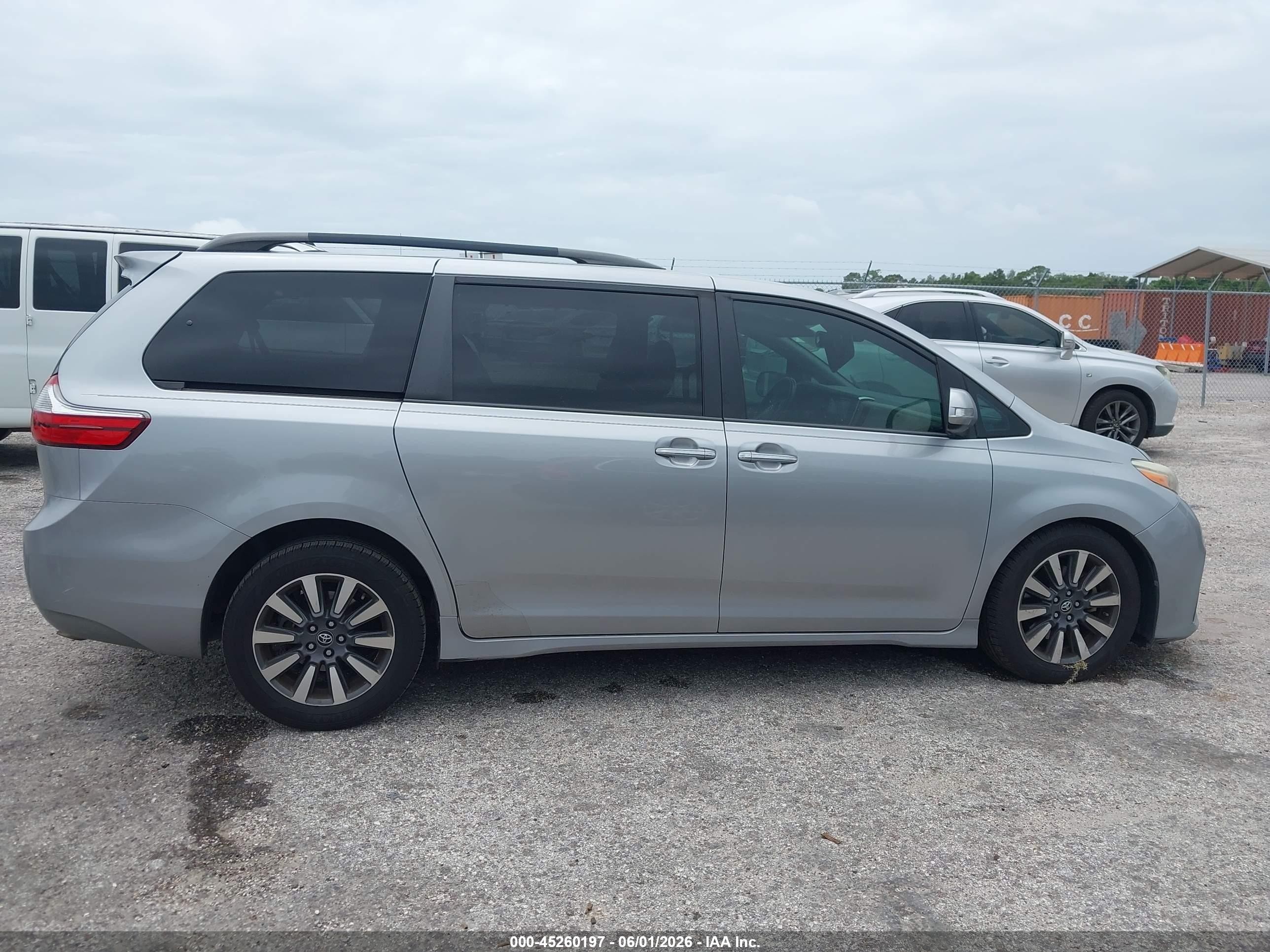 2018 Toyota Sienna Limited 7 Passenger Серый vin: 5TDYZ3DCXJS957944