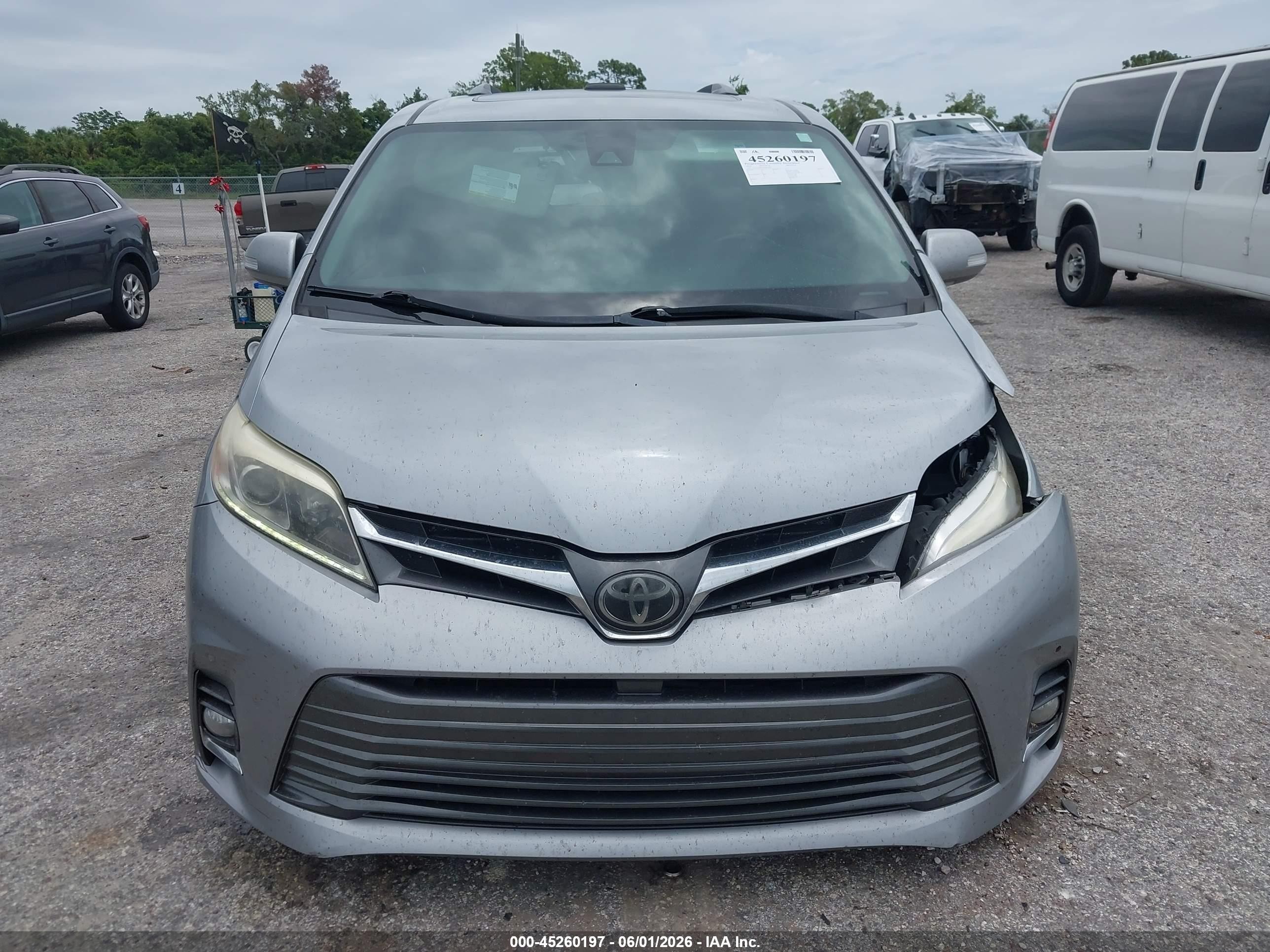 2018 Toyota Sienna Limited 7 Passenger Серый vin: 5TDYZ3DCXJS957944