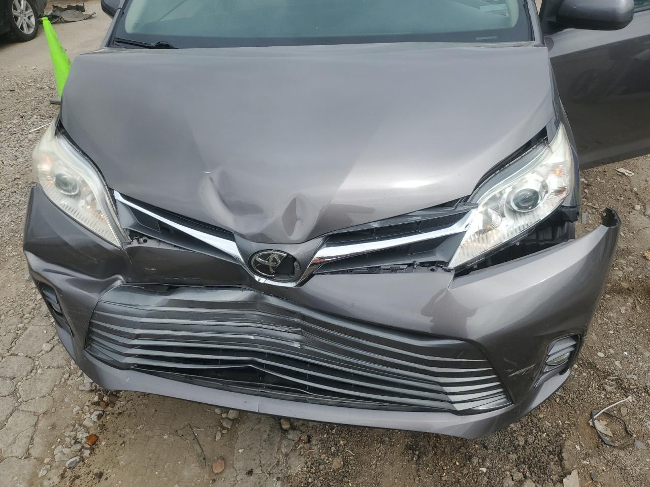 2019 Toyota Sienna Xle Серый vin: 5TDYZ3DCXKS985213